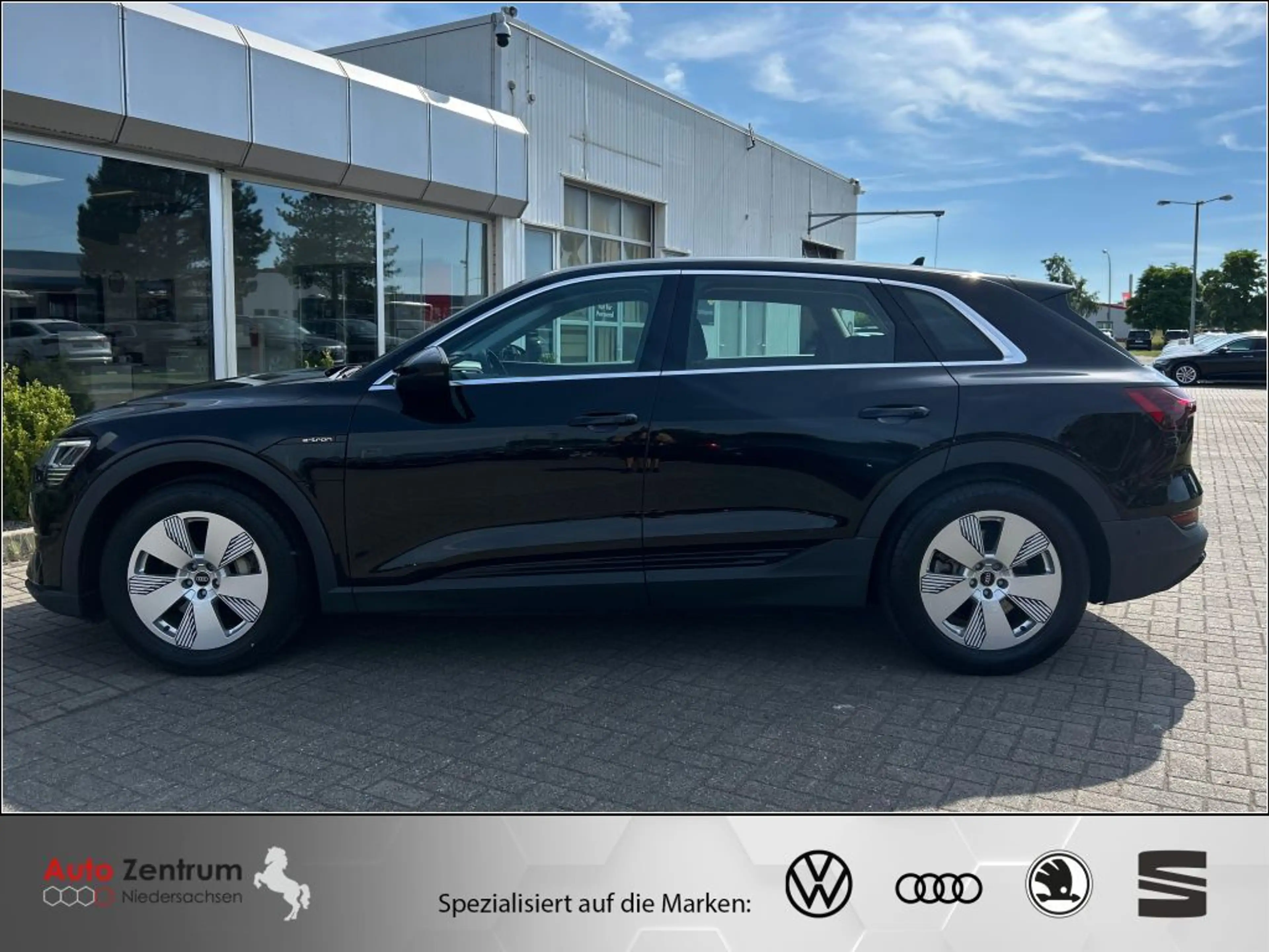 Audi e-tron quattro AZN-Haus-Förderung* StandHz Luftfed. LED — photo 10