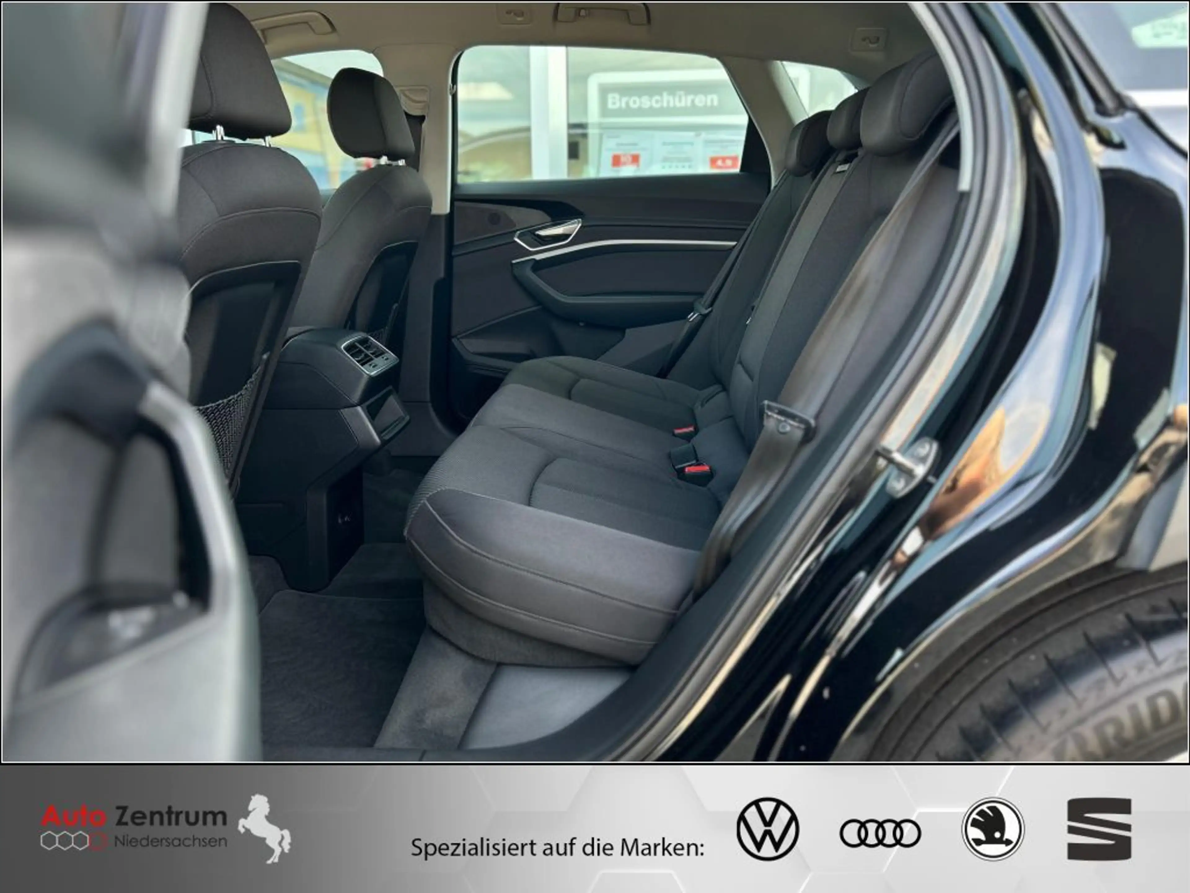 Audi e-tron quattro AZN-Haus-Förderung* StandHz Luftfed. LED — photo 13
