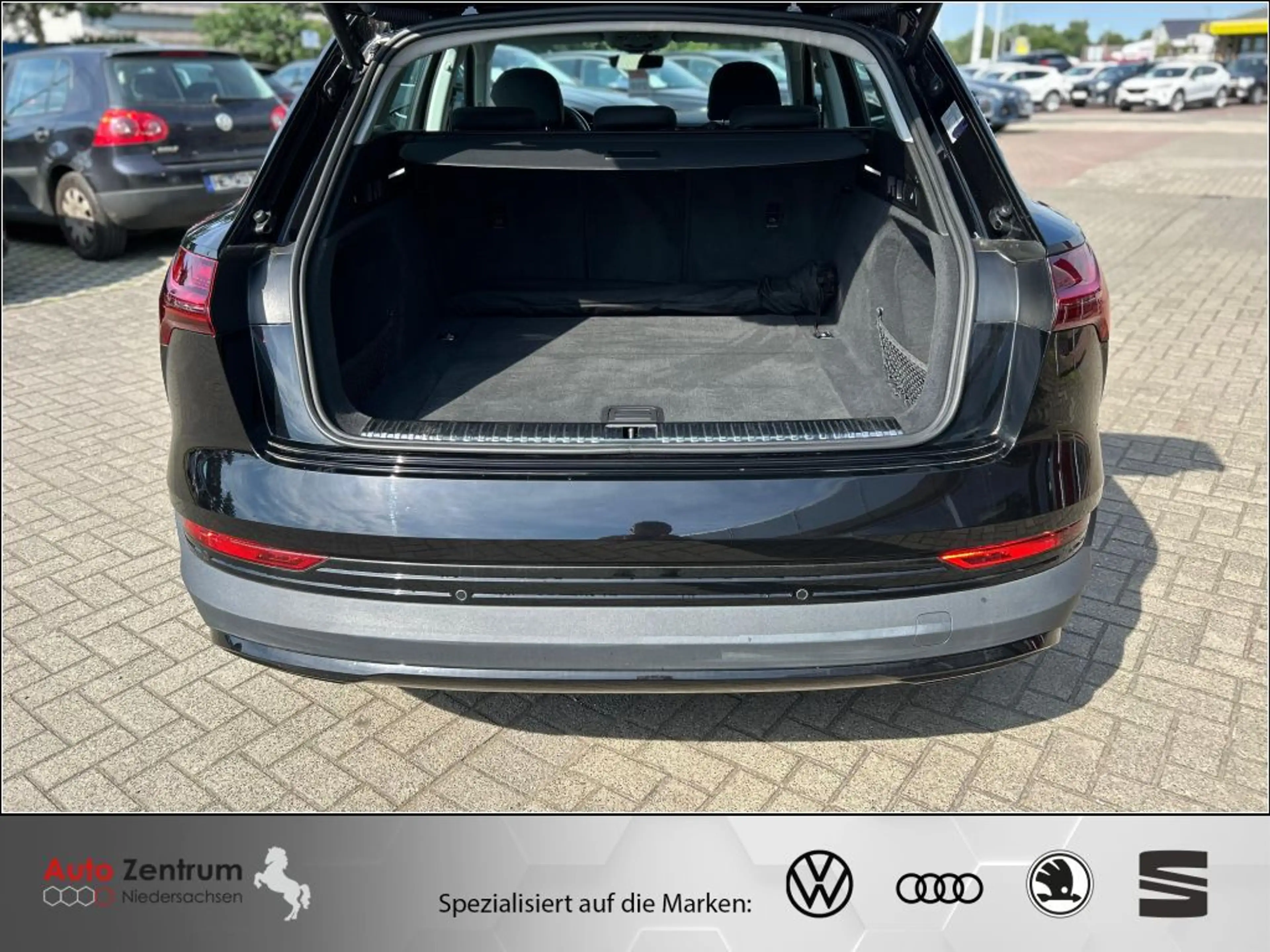 Audi e-tron quattro AZN-Haus-Förderung* StandHz Luftfed. LED — photo 7