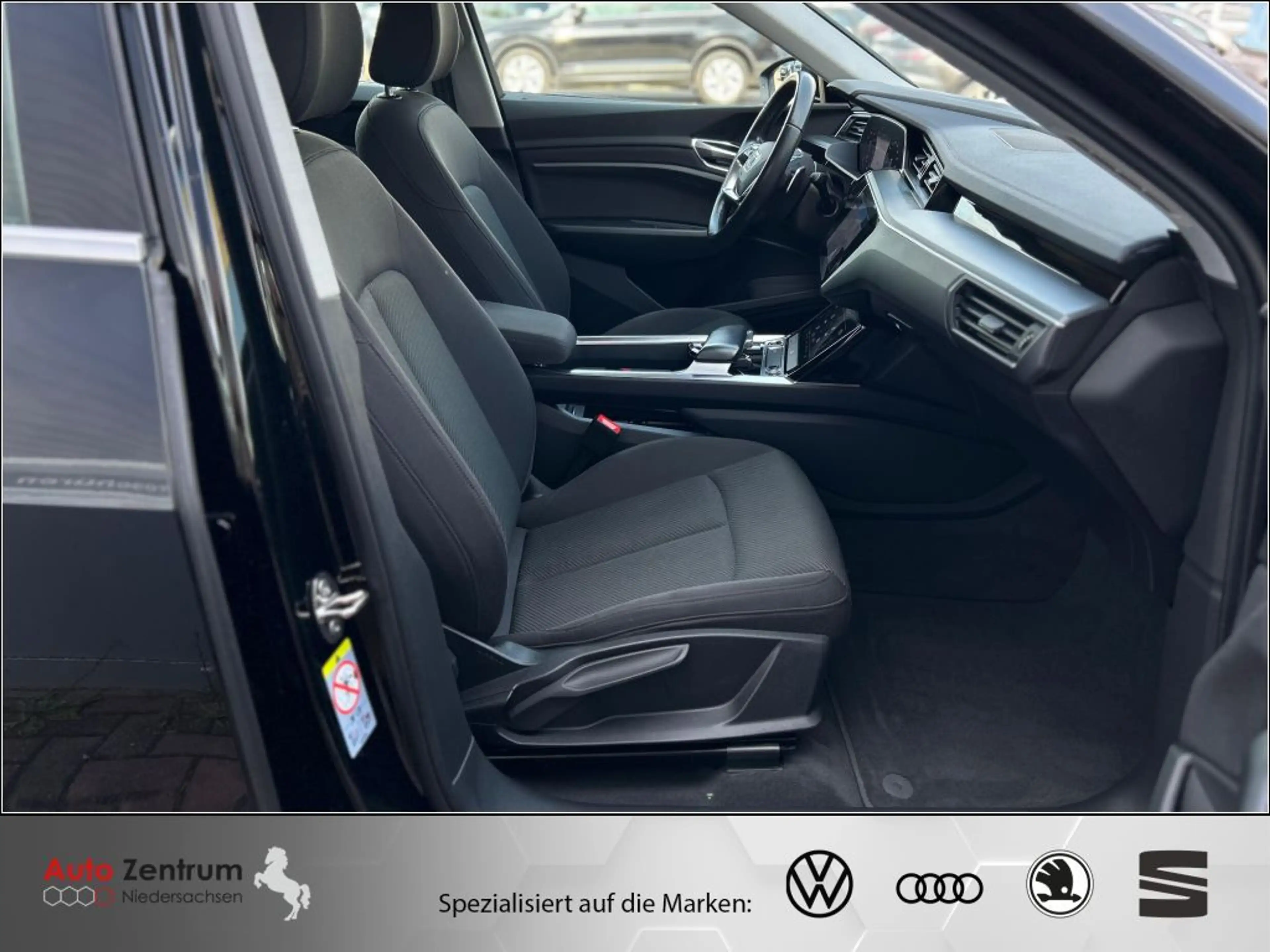 Audi e-tron quattro AZN-Haus-Förderung* StandHz Luftfed. LED — photo 15