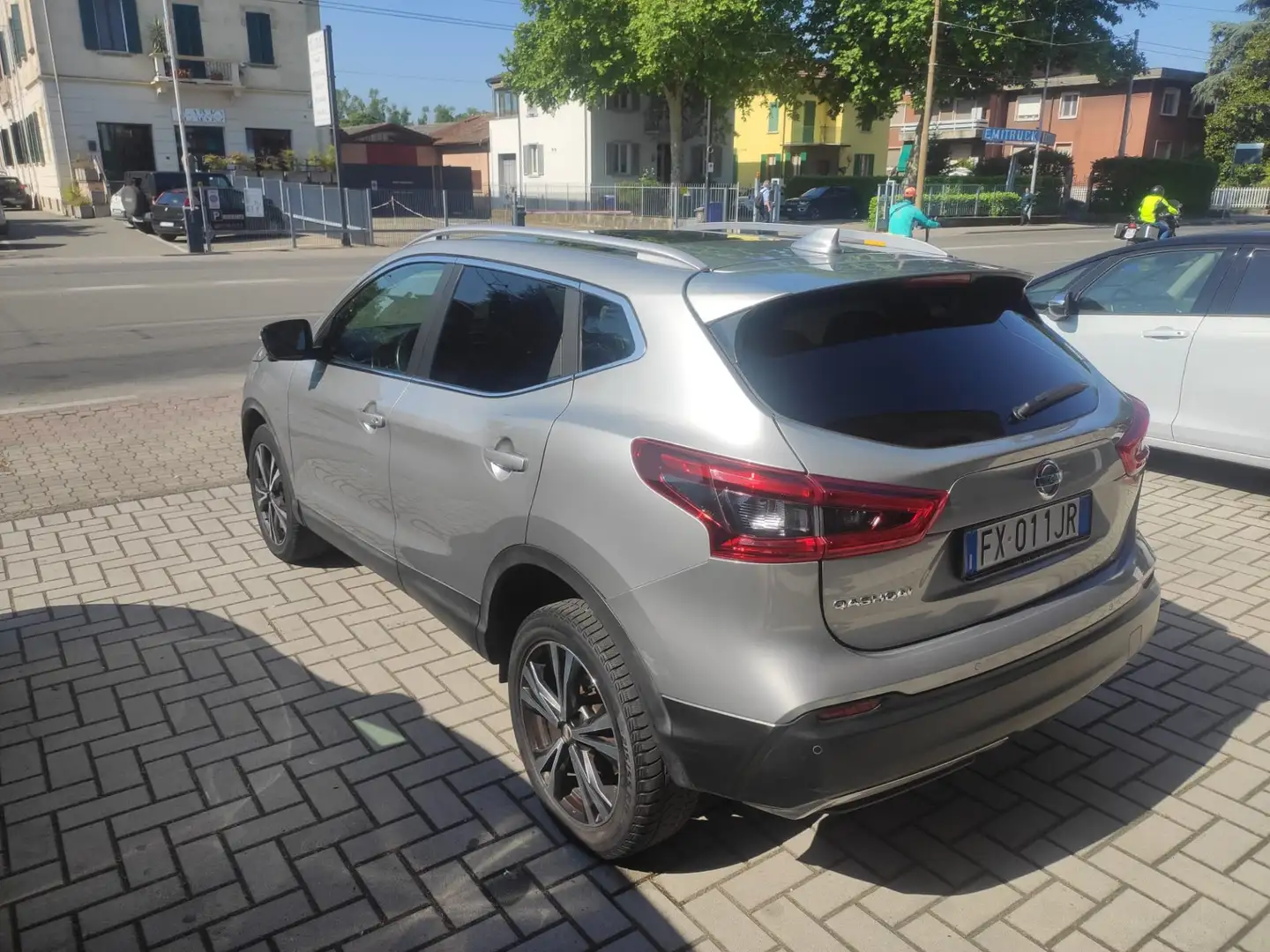Nissan Qashqai 1.7 dci Tekna 4wd 150cv cvt Gris - 2