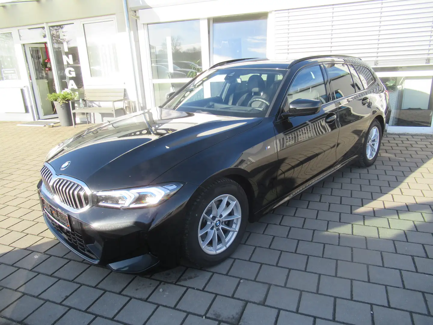BMW 320 320d xDrive M Sport ESSD ACC u.viele Extras Schwarz - 1