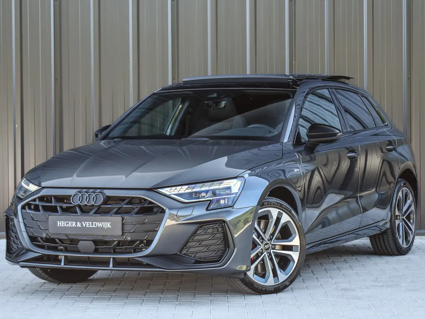 Audi A3 Sportback 45 TFSI e S EDITION COMPETITION | PANORA Gris - 2