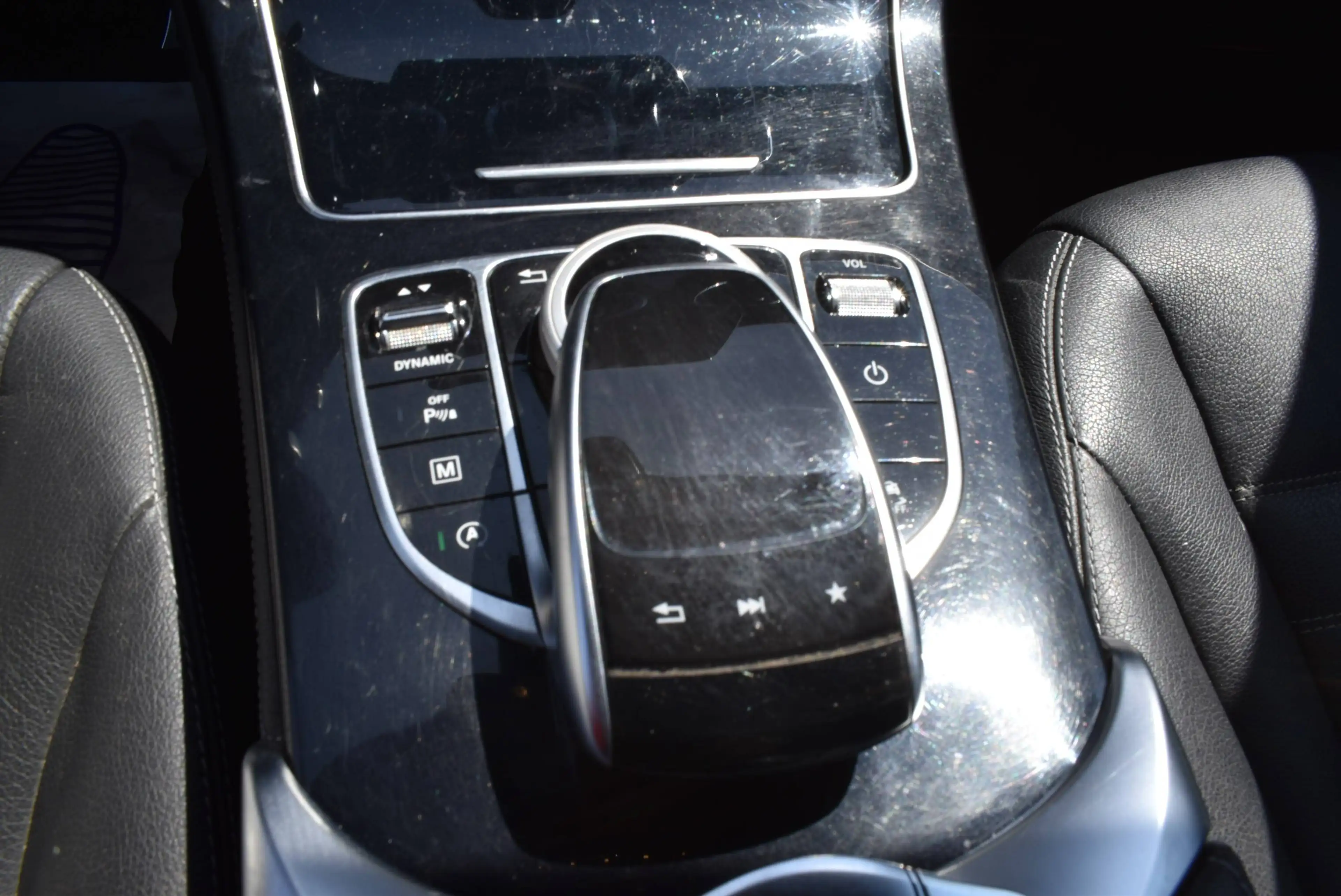 Mercedes-Benz GLC 220 d 4-Matic Pack AMG Autom / Full Led / GPS / Leder — photo 10