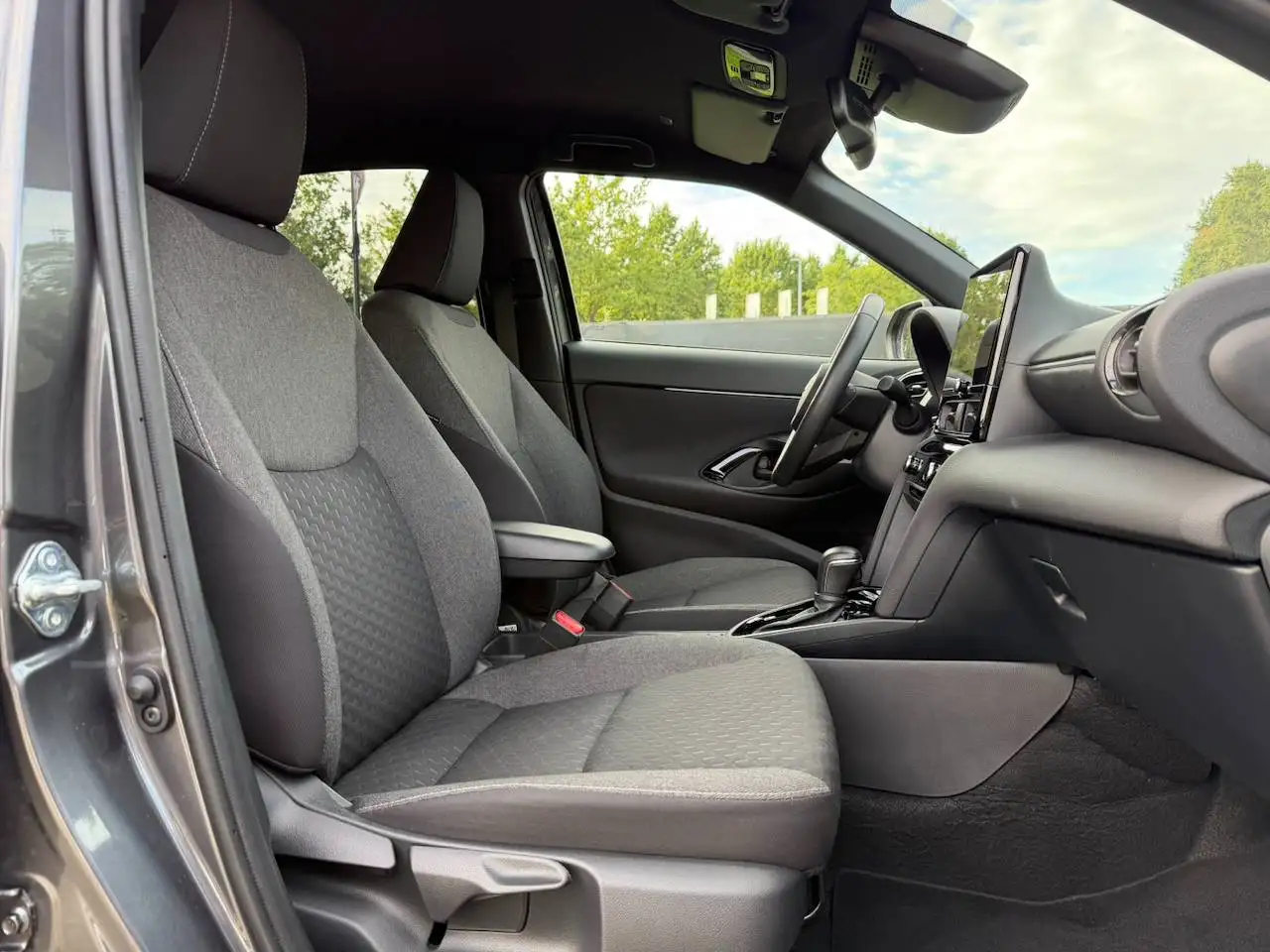 Toyota Yaris Cross HEV STYLE CARPLAY STUUR-EN ZETELVERWARMING KEYLESS — 6/13