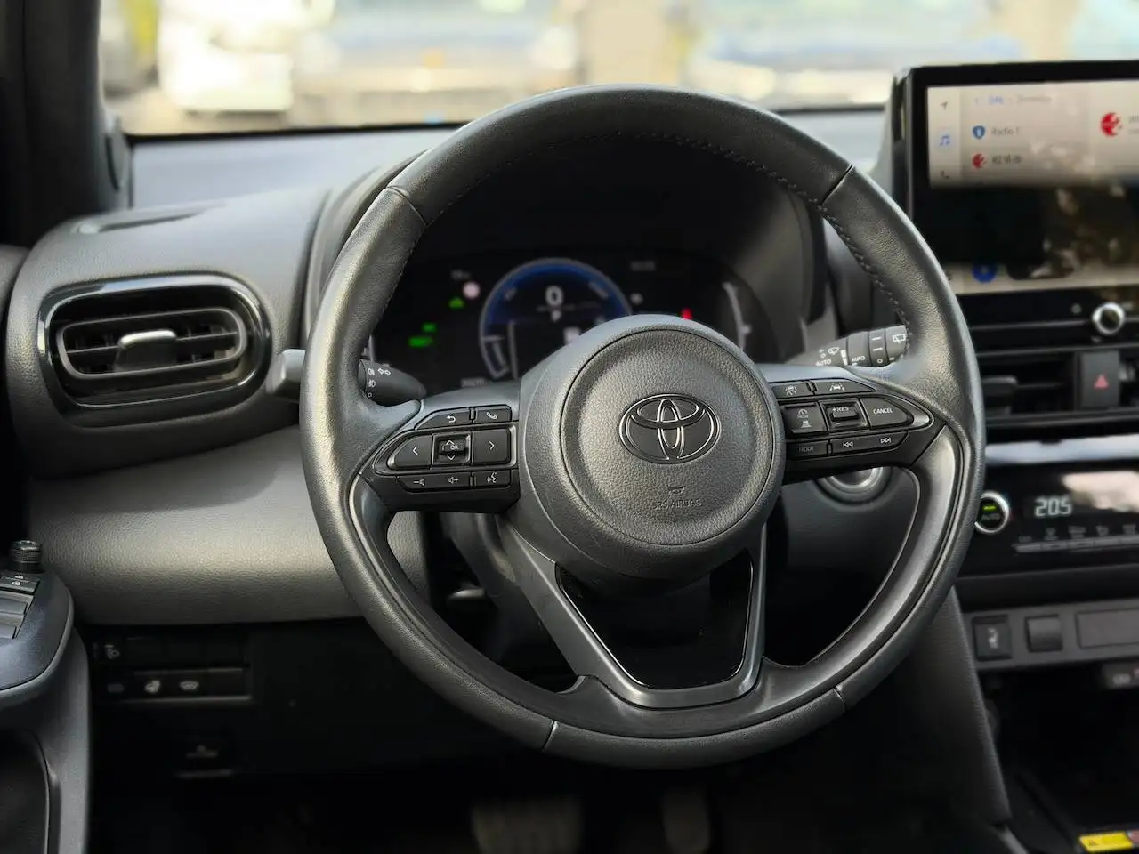 Toyota Yaris Cross HEV STYLE CARPLAY STUUR-EN ZETELVERWARMING KEYLESS — 10/13