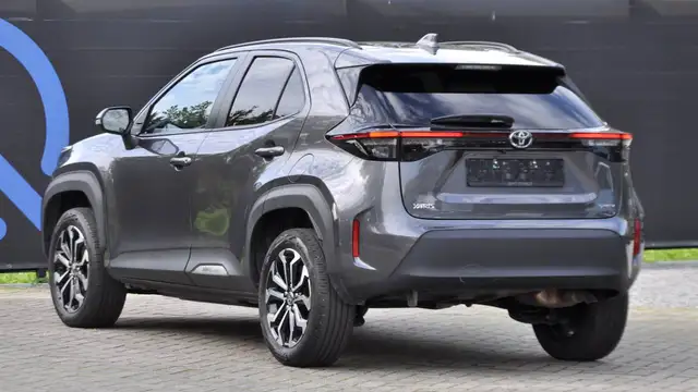 Toyota Yaris Cross view 3