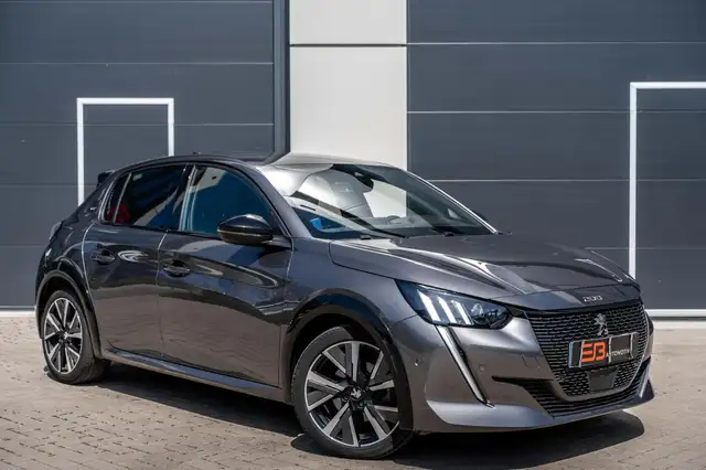 Peugeot 208 view 5