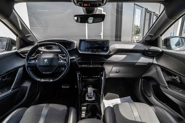 Peugeot 208 view 3