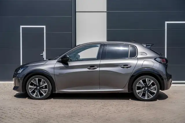 Peugeot 208 view 9