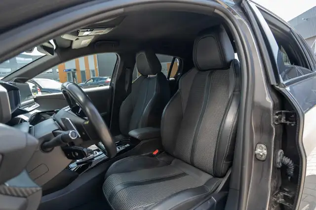 Peugeot 208 view 14