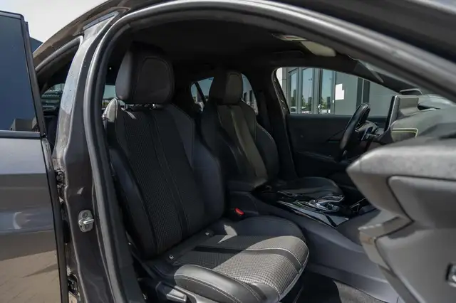 Peugeot 208 view 8