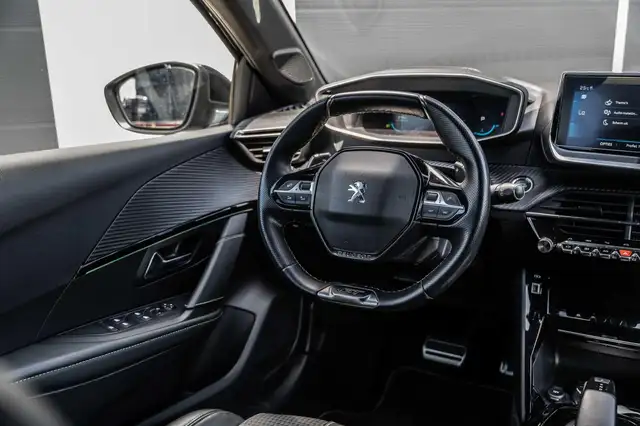 Peugeot 208 view 12