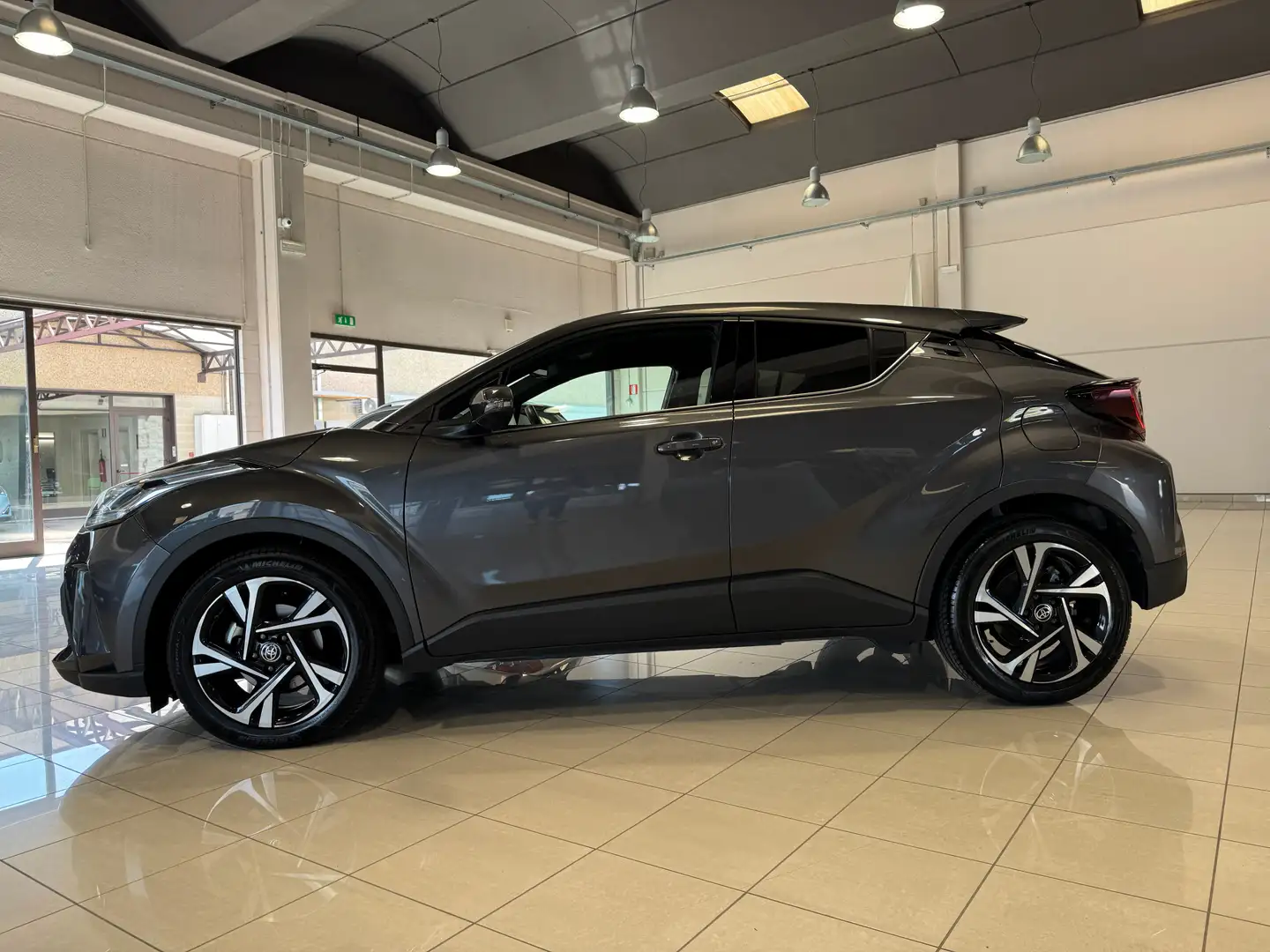 Toyota C-HR 1.8 Hybrid E-CVT TREND FULL LED 18'' PRONTA - 2