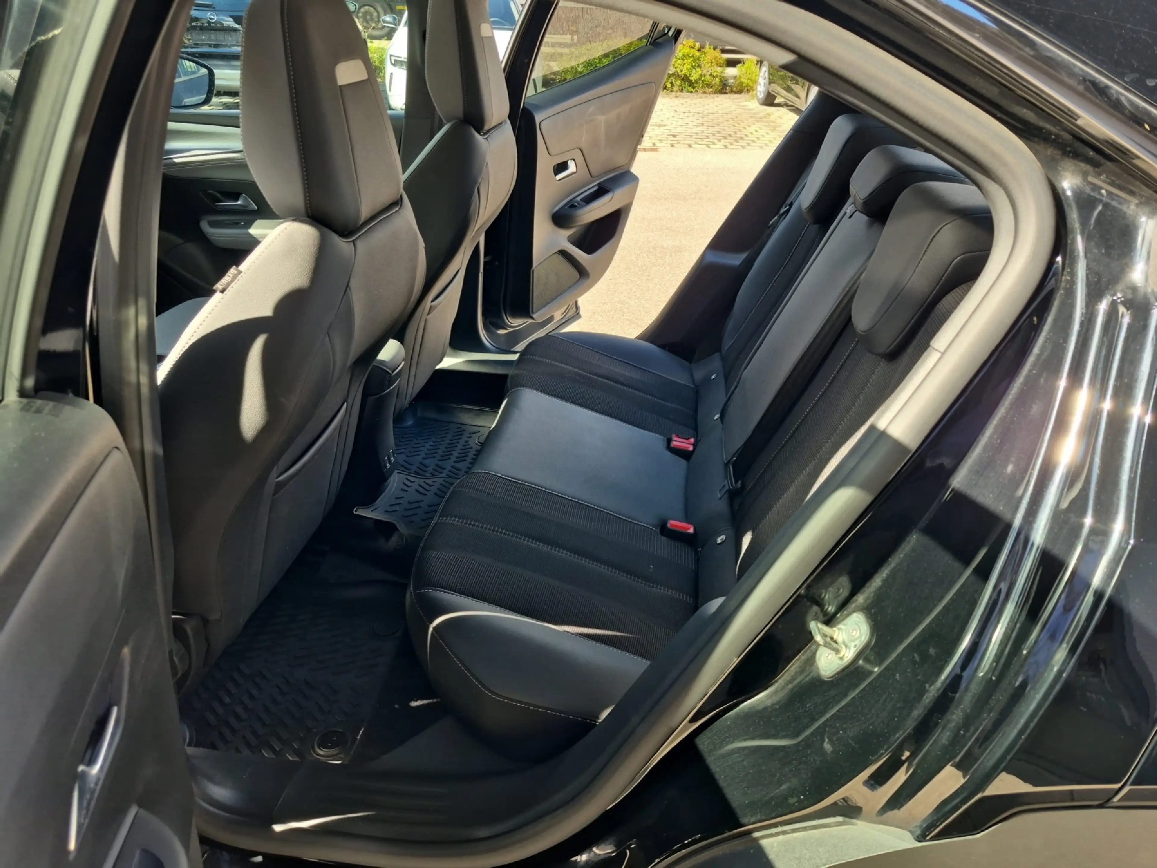 Opel Mokka-E Elegance LED+SHZ+Fernlichtass.+Kam.+LM — photo 15