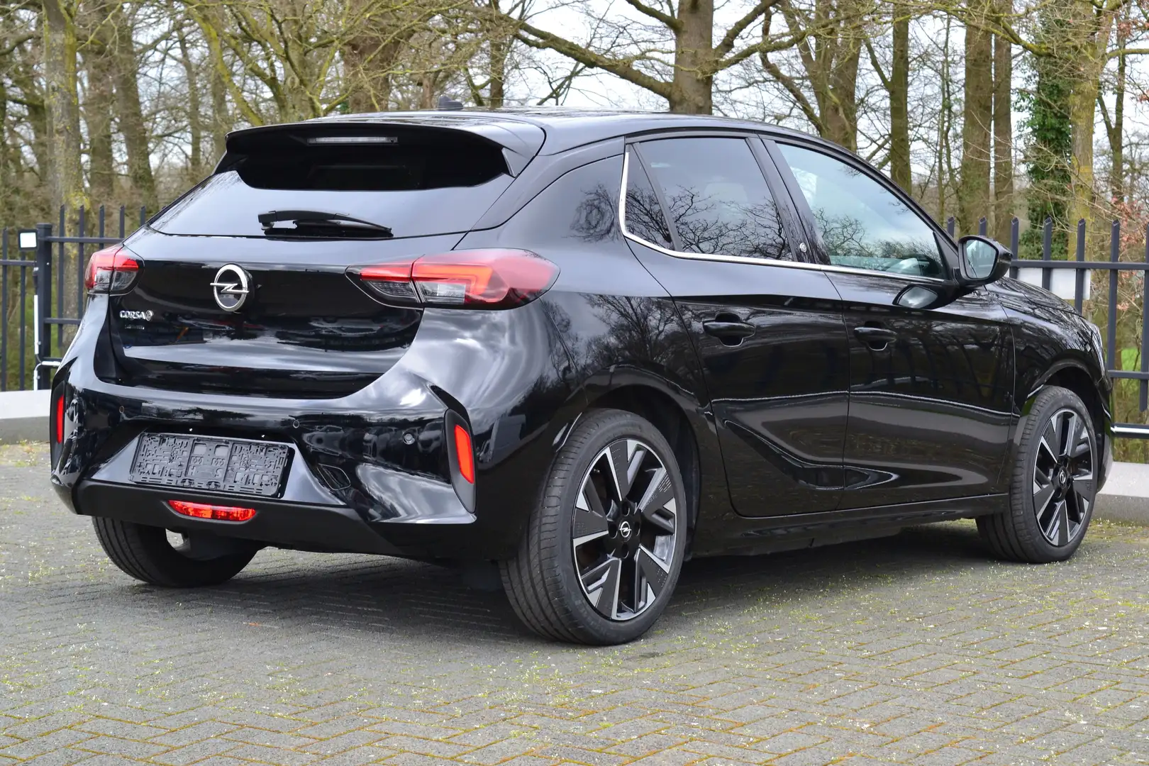 Opel Corsa-e Ultimate 3-fase Navi Climate LED Fekete - 2