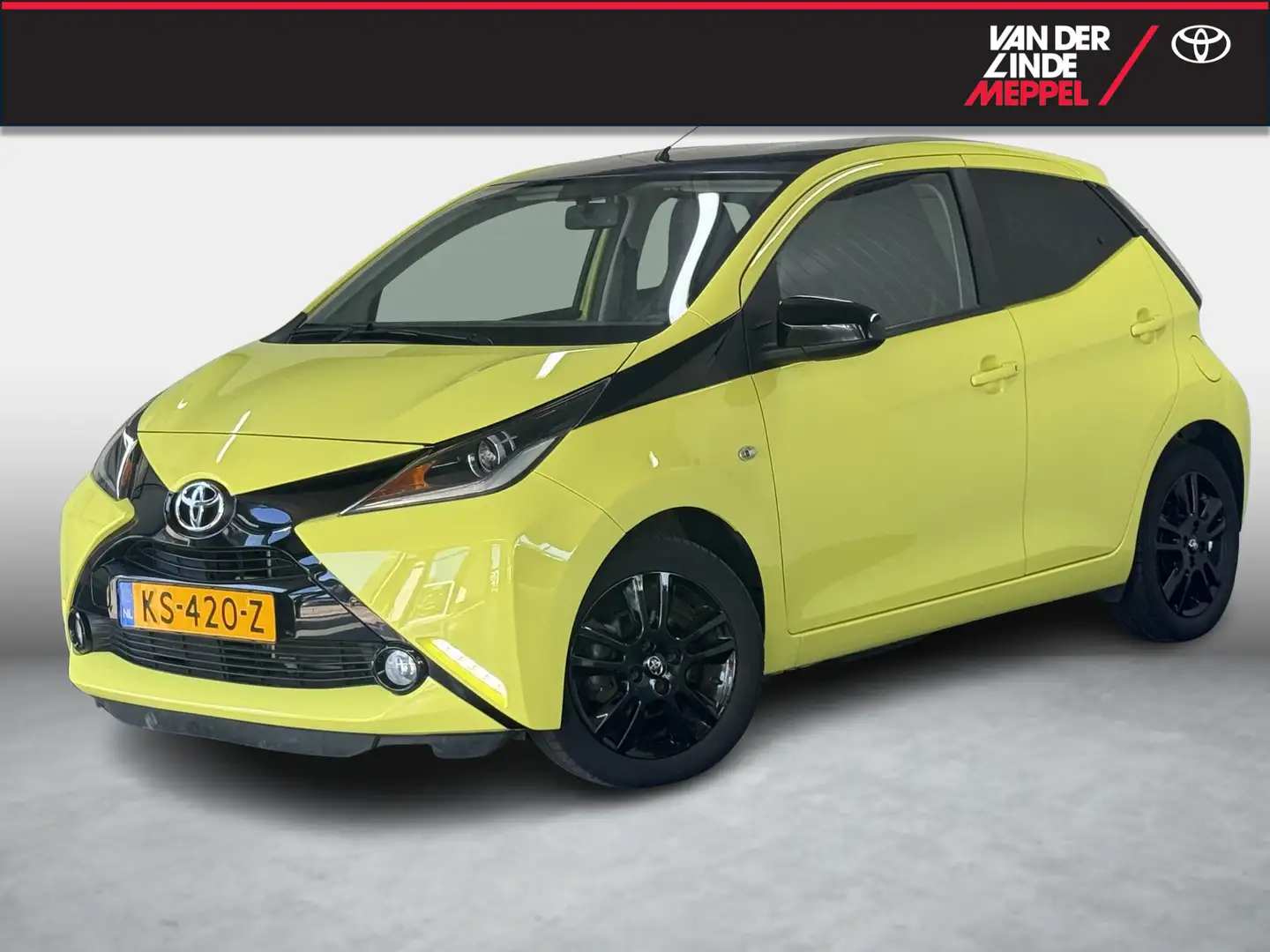 Toyota Aygo 1.0 VVT-i X-Cite Airco Camera LM Velgen NL Geel - 1