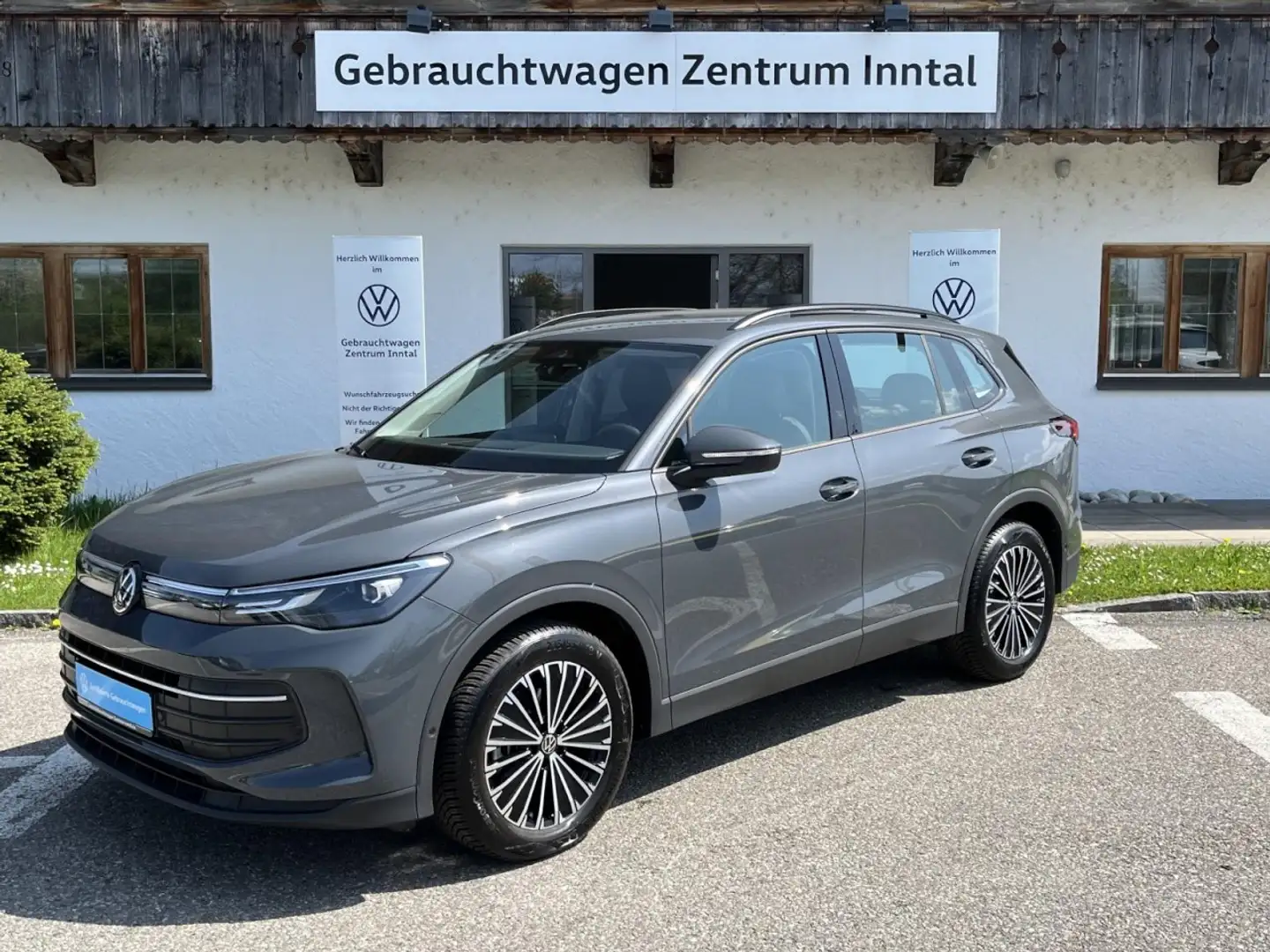 Volkswagen Tiguan Life 1,5 TSI DSG (AHK+LED) Klima Navi Gris - 2