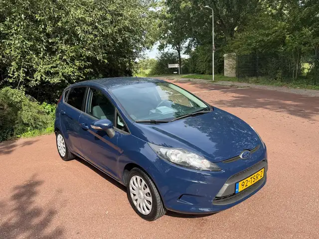 Ford Fiesta view 3