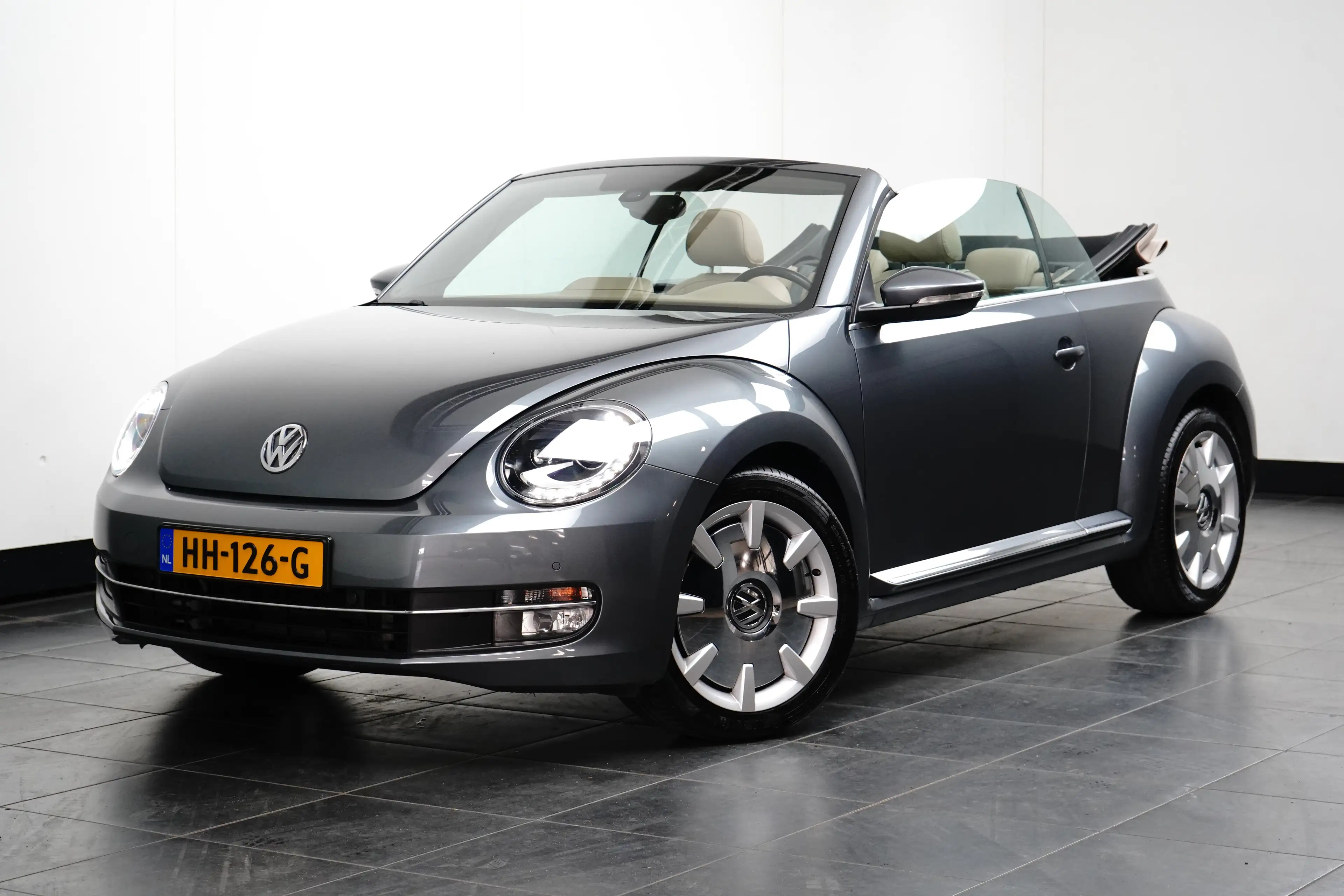 Volkswagen Beetle Cabriolet 1.2 TSI 105PK Design BlueMotion | STOELV — photo 6