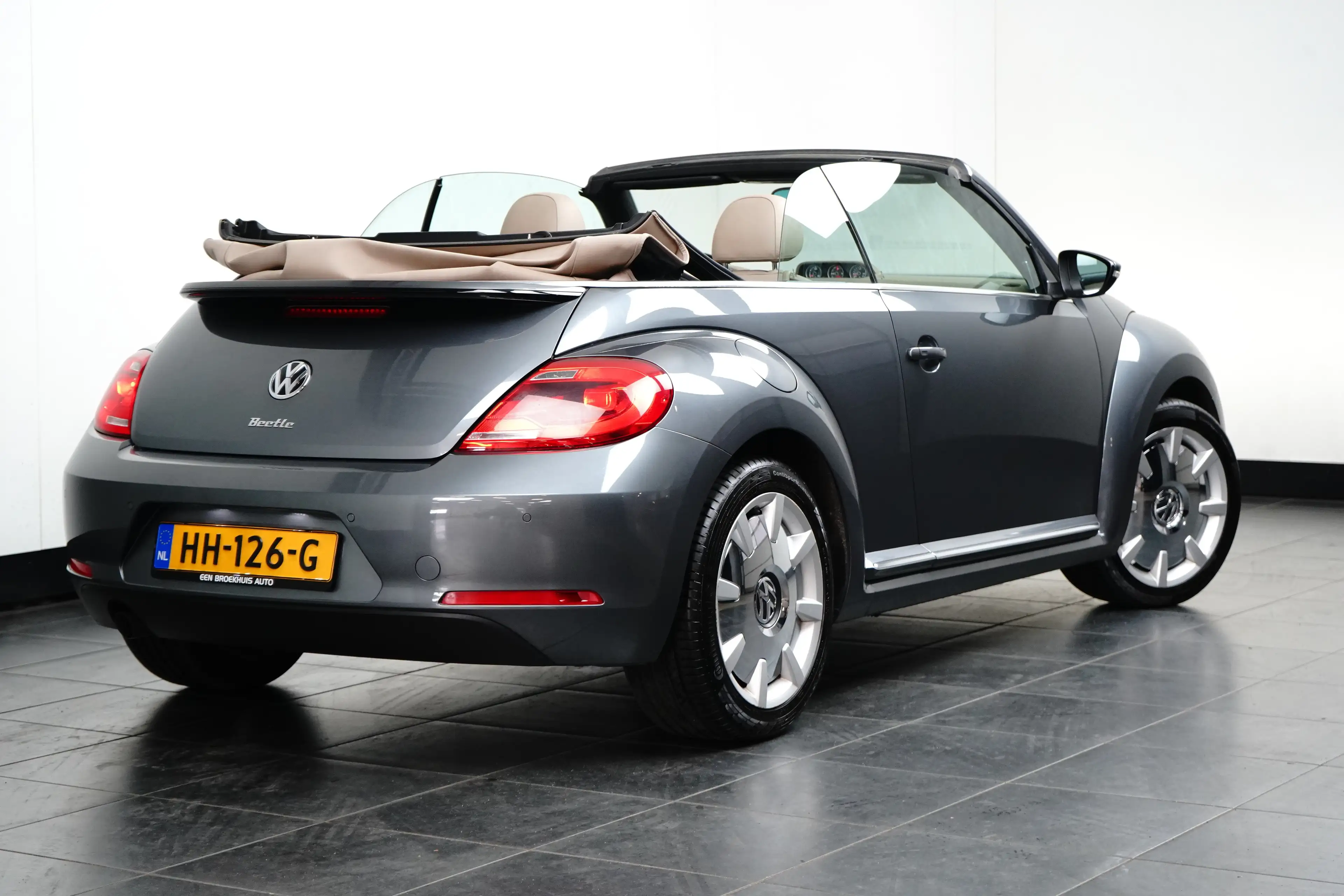 Volkswagen Beetle Cabriolet 1.2 TSI 105PK Design BlueMotion | STOELV — photo 8