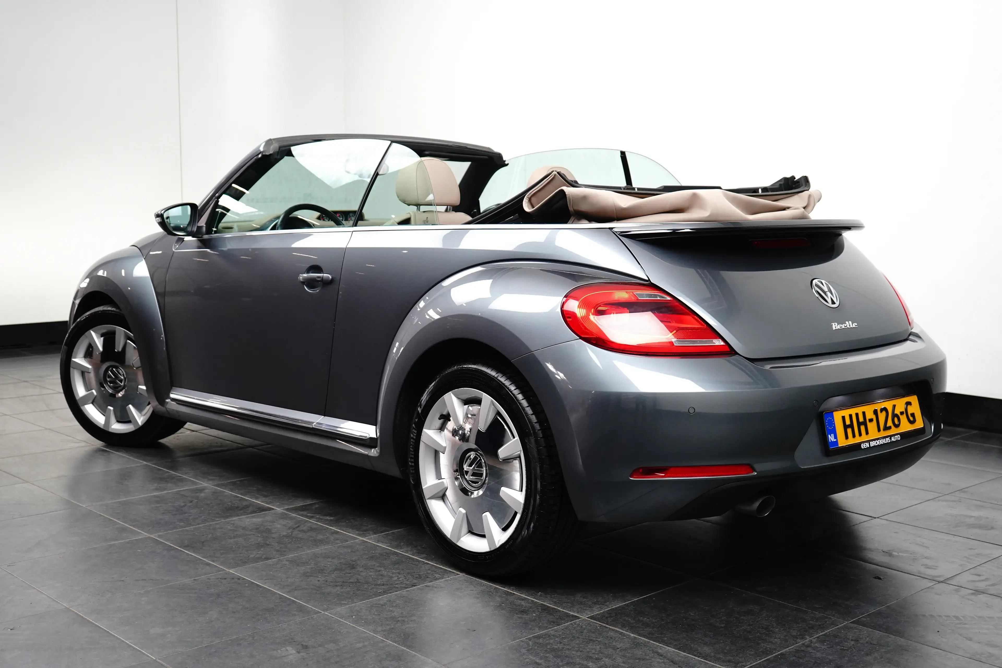 Volkswagen Beetle Cabriolet 1.2 TSI 105PK Design BlueMotion | STOELV — photo 9