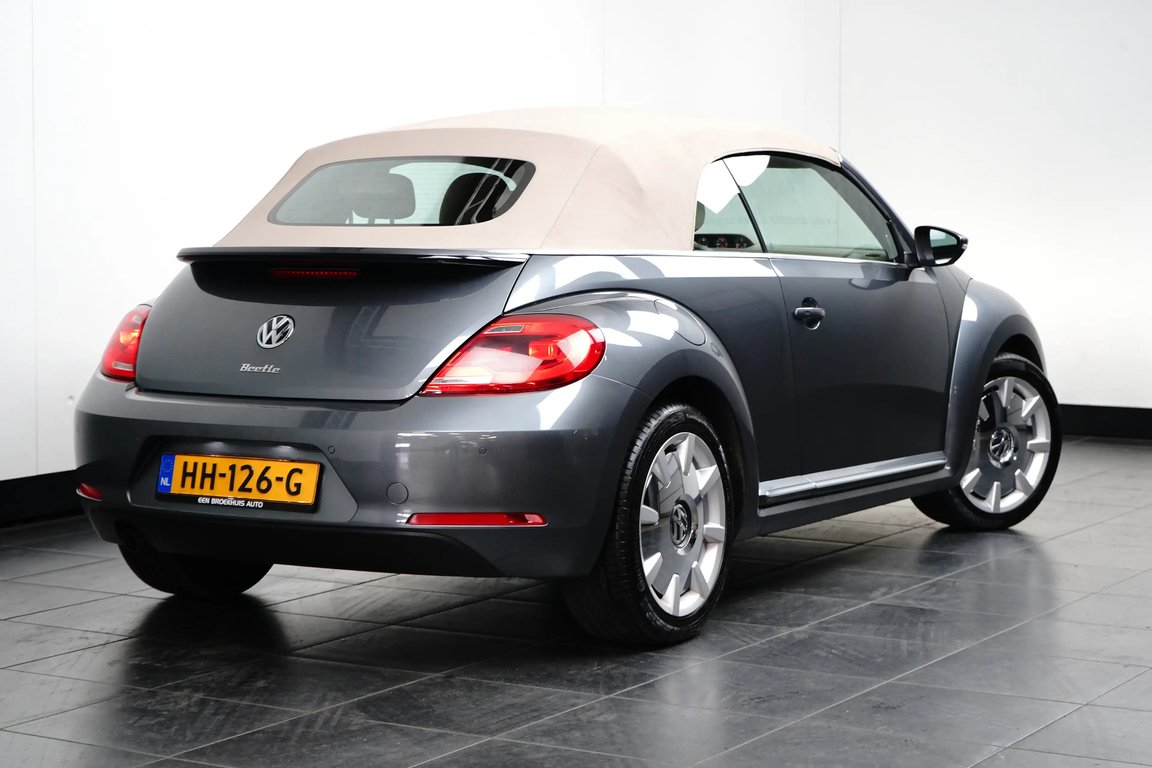 Volkswagen Beetle Cabriolet 1.2 TSI 105PK Design BlueMotion | STOELV — photo 4