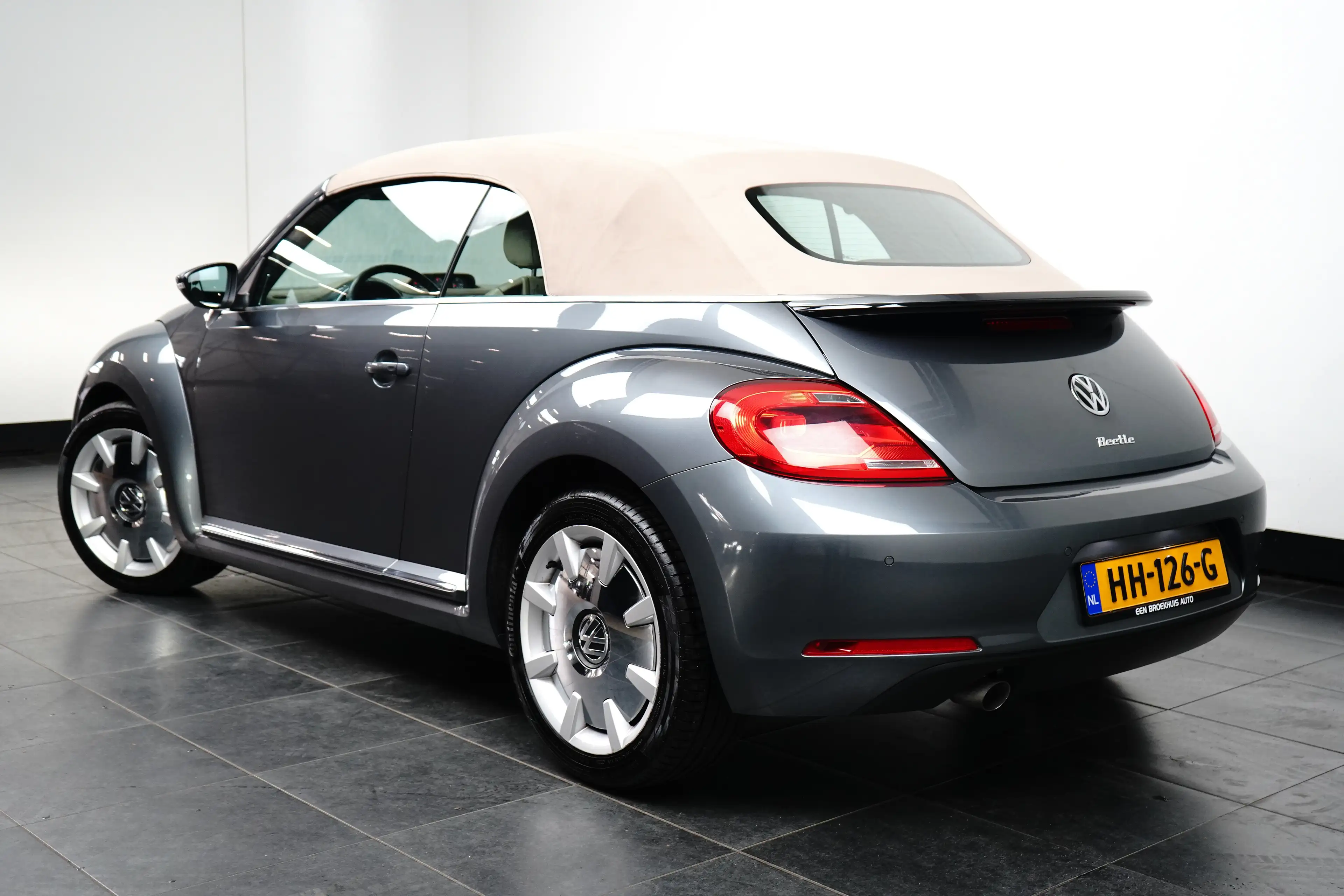 Volkswagen Beetle Cabriolet 1.2 TSI 105PK Design BlueMotion | STOELV — photo 5