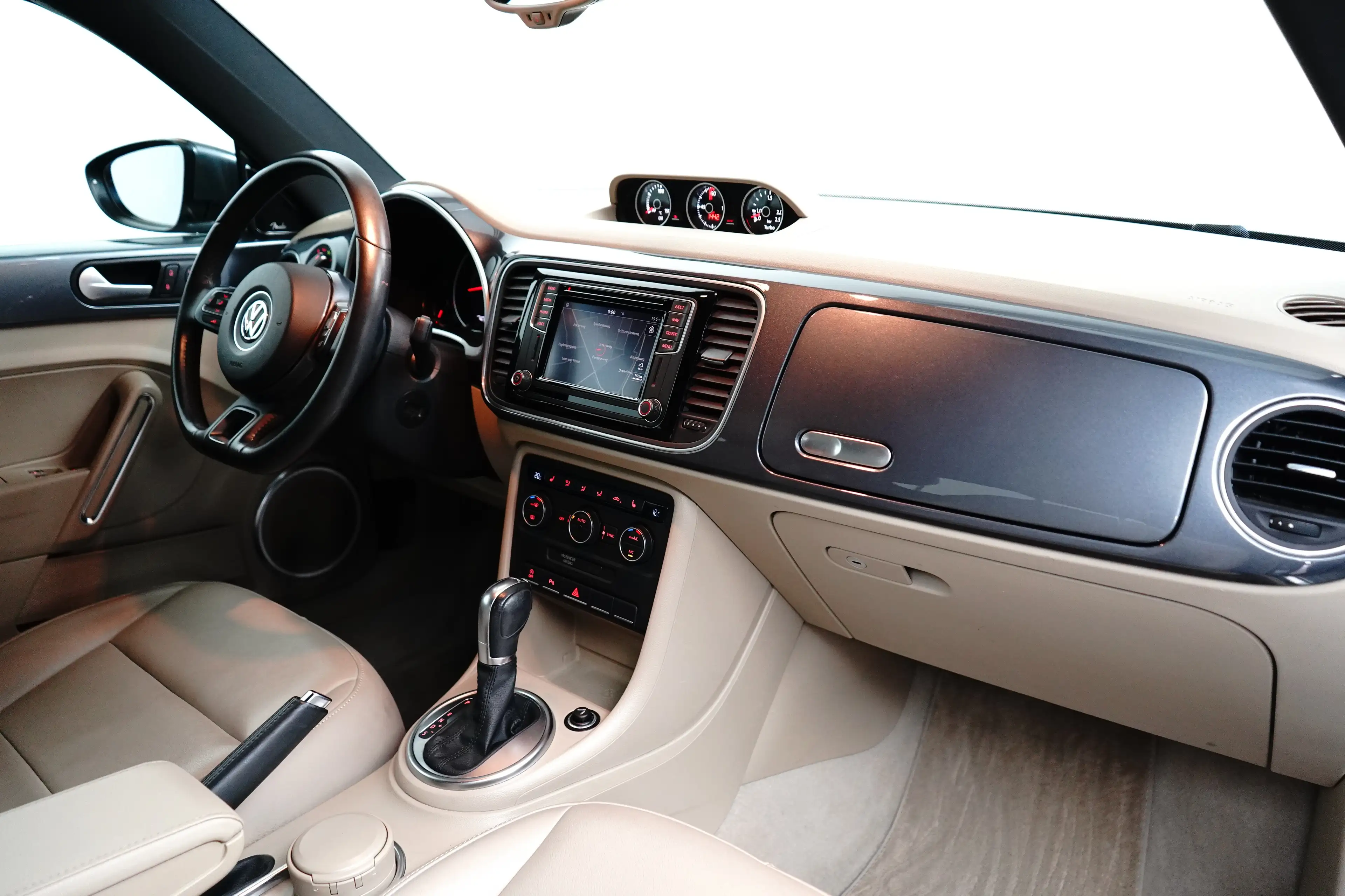 Volkswagen Beetle Cabriolet 1.2 TSI 105PK Design BlueMotion | STOELV — photo 11
