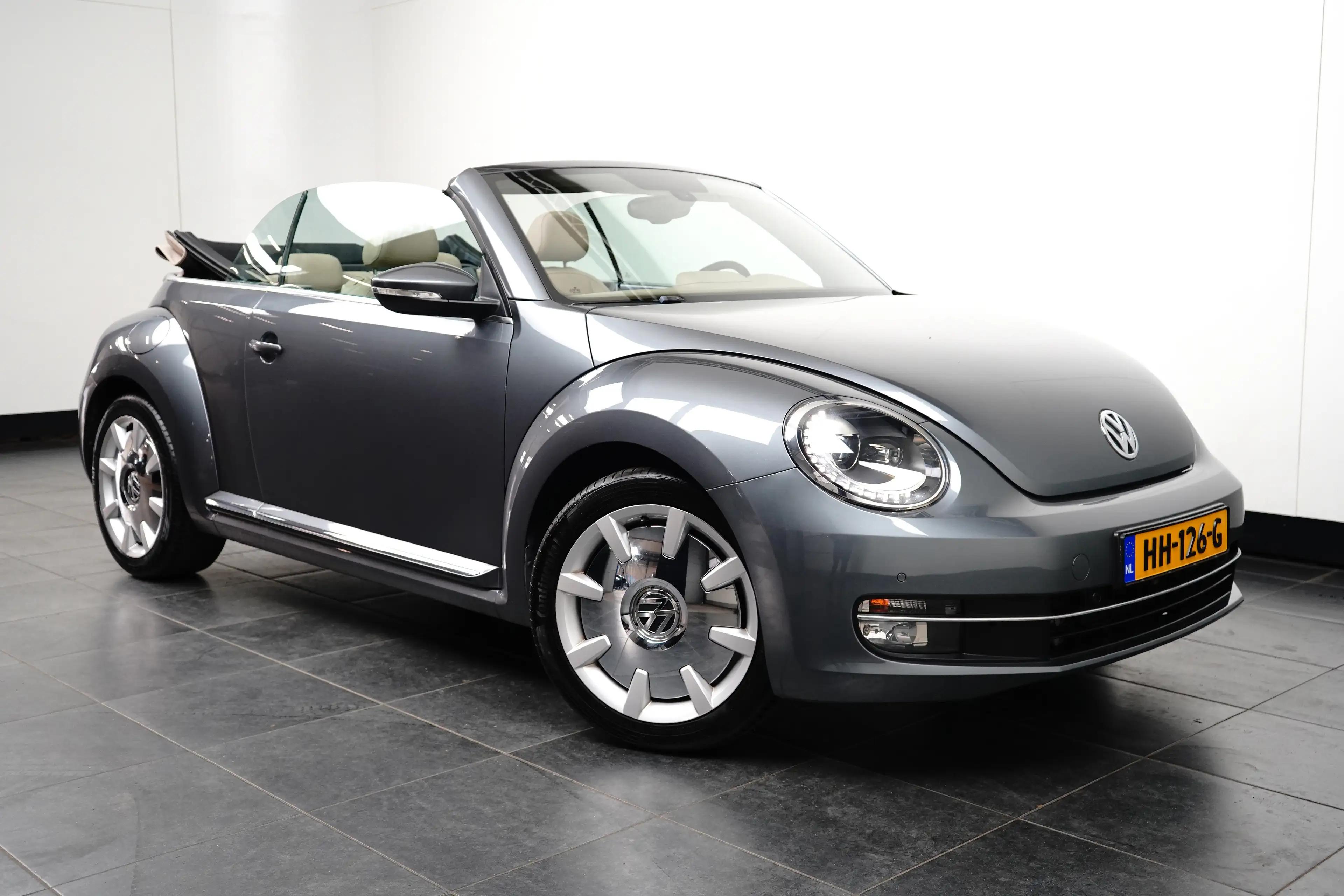 Volkswagen Beetle Cabriolet 1.2 TSI 105PK Design BlueMotion | STOELV — photo 7