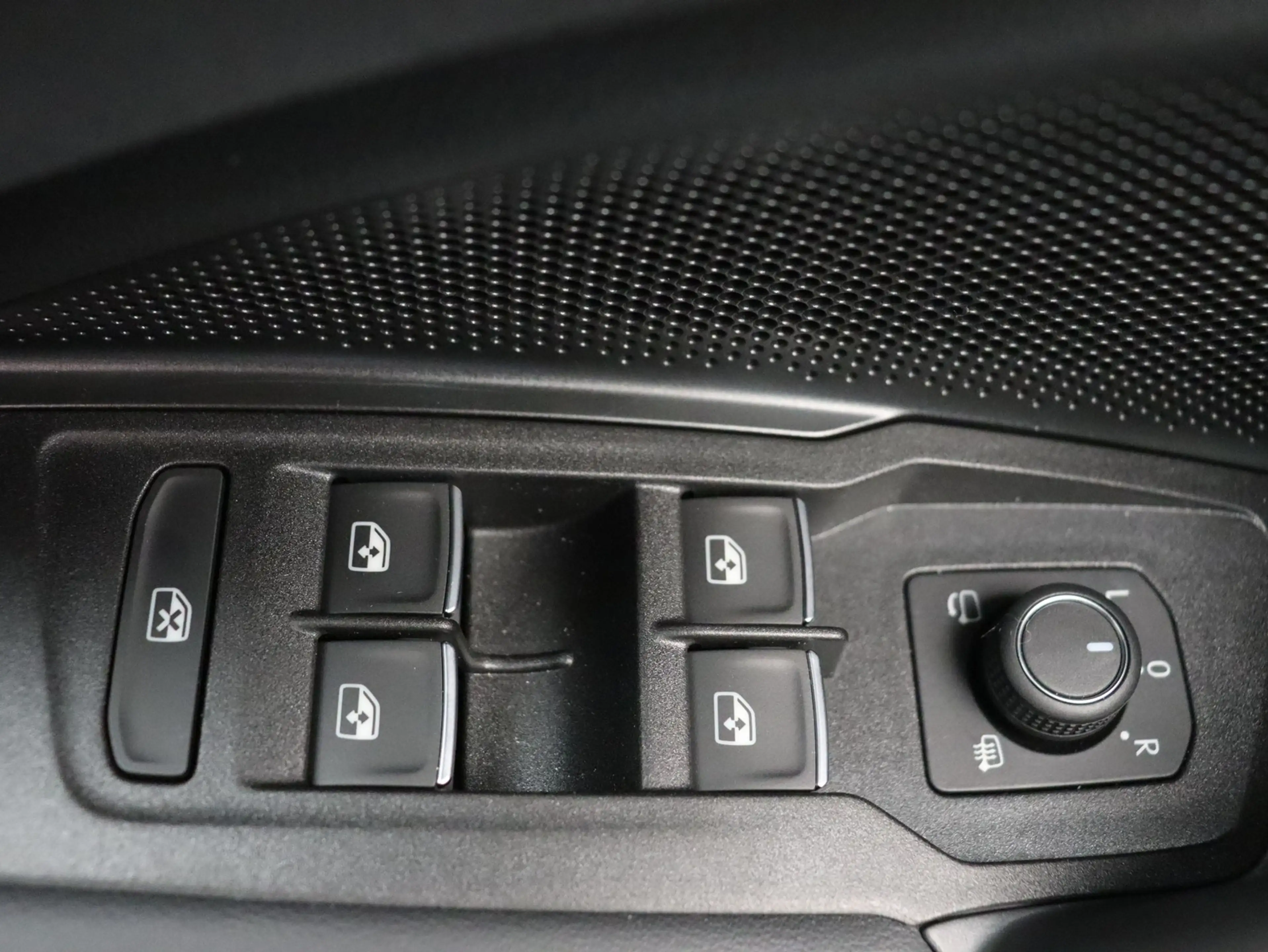 Volkswagen Tayron R-Line 1.5lTSI e-HYBRID AHK+PANO+LEDER+MATRIX — photo 10