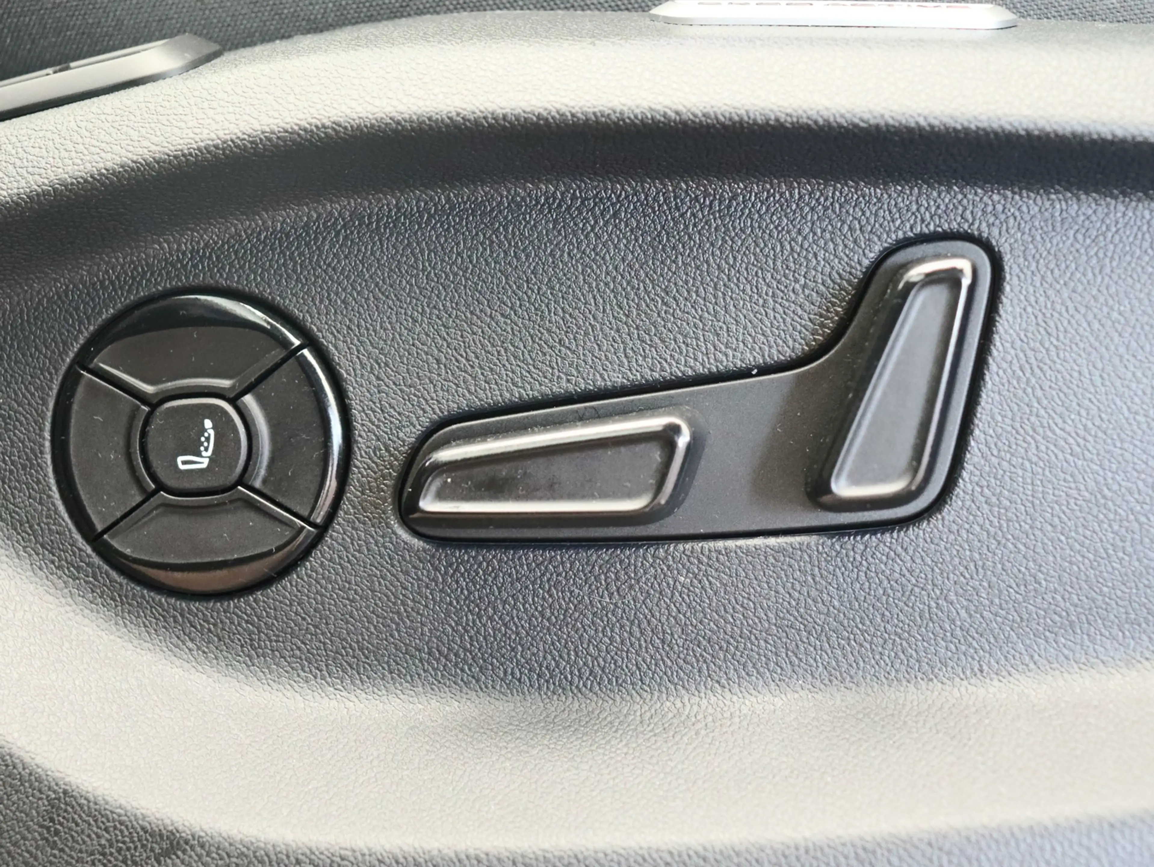 Volkswagen Tayron R-Line 1.5lTSI e-HYBRID AHK+PANO+LEDER+MATRIX — photo 11