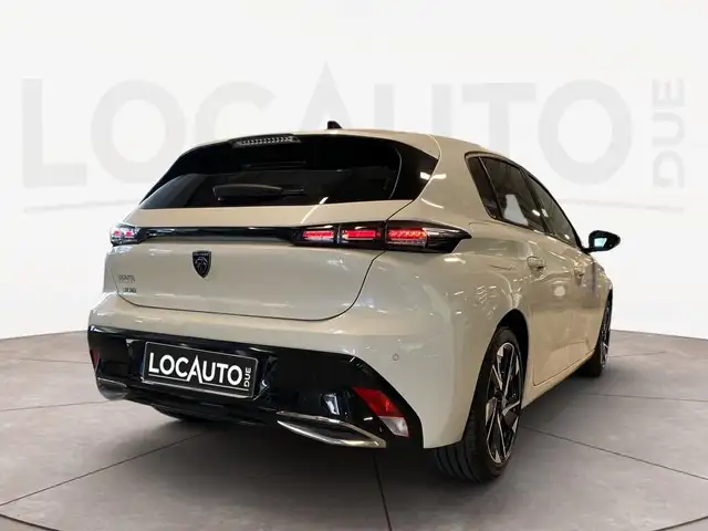 Peugeot 308 view 4