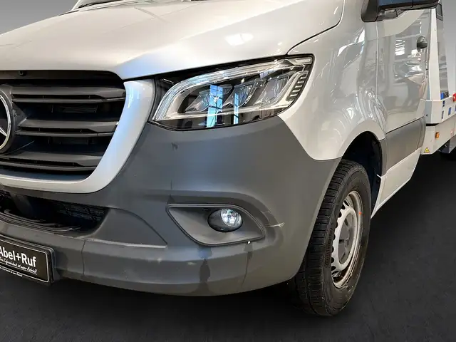 Mercedes-Benz Sprinter view 3