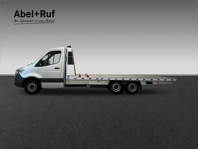 Mercedes-Benz Sprinter view 5