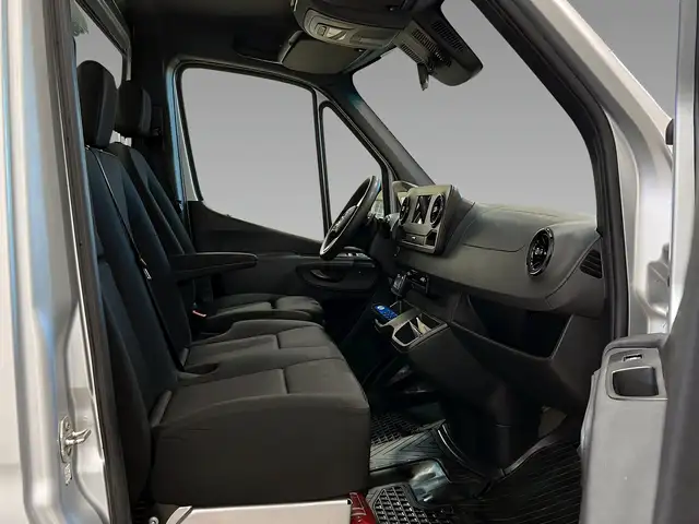 Mercedes-Benz Sprinter view 12