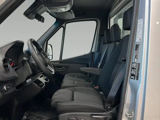 Mercedes-Benz Sprinter view 9