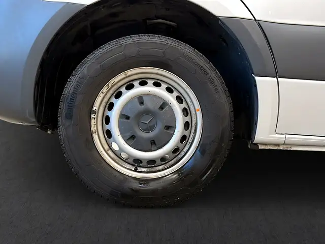 Mercedes-Benz Sprinter view 4