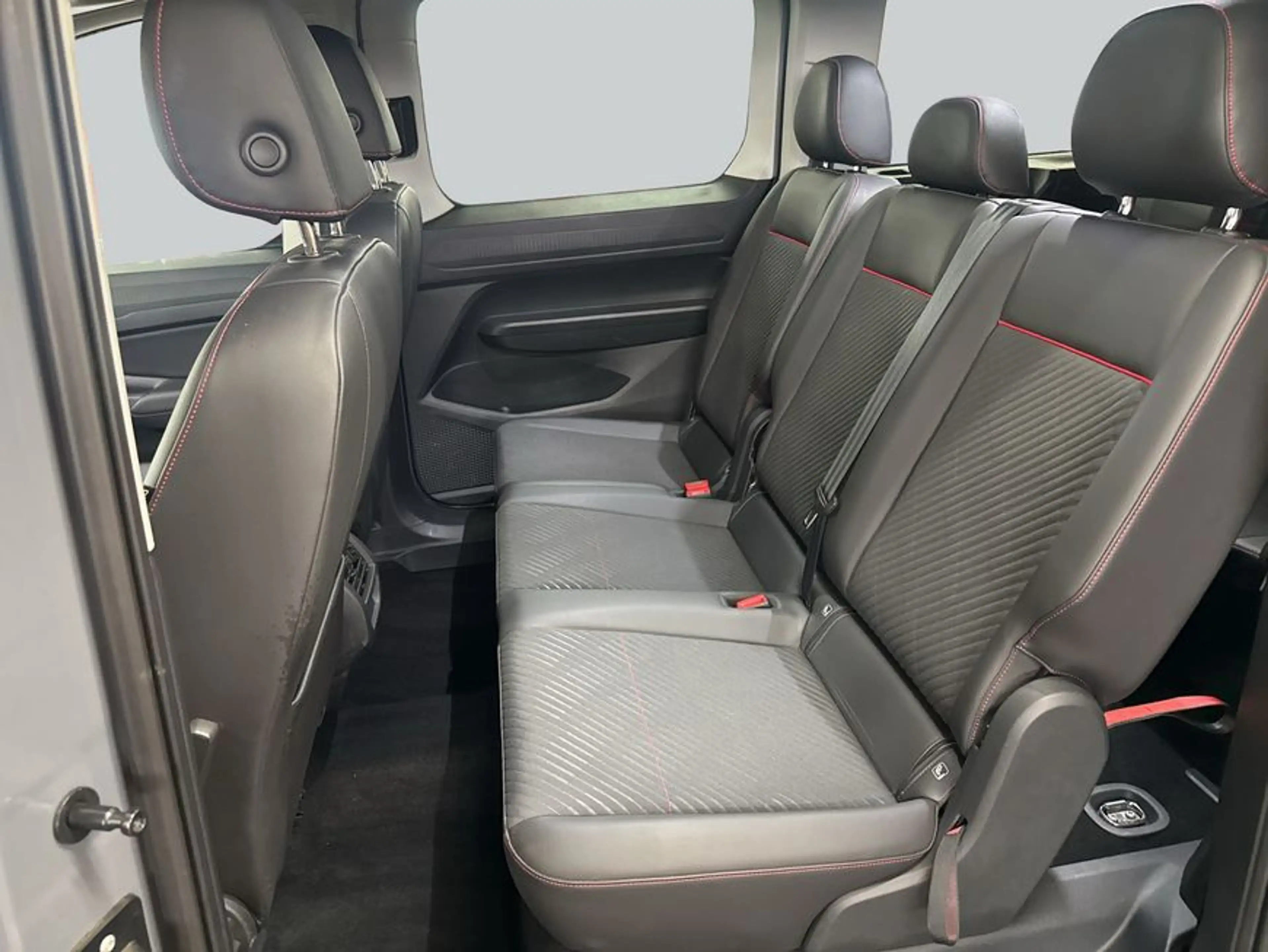 Ford Grand Tourneo Connect 2.0 EcoBlue Aut. SPORT 90 kW — photo 11