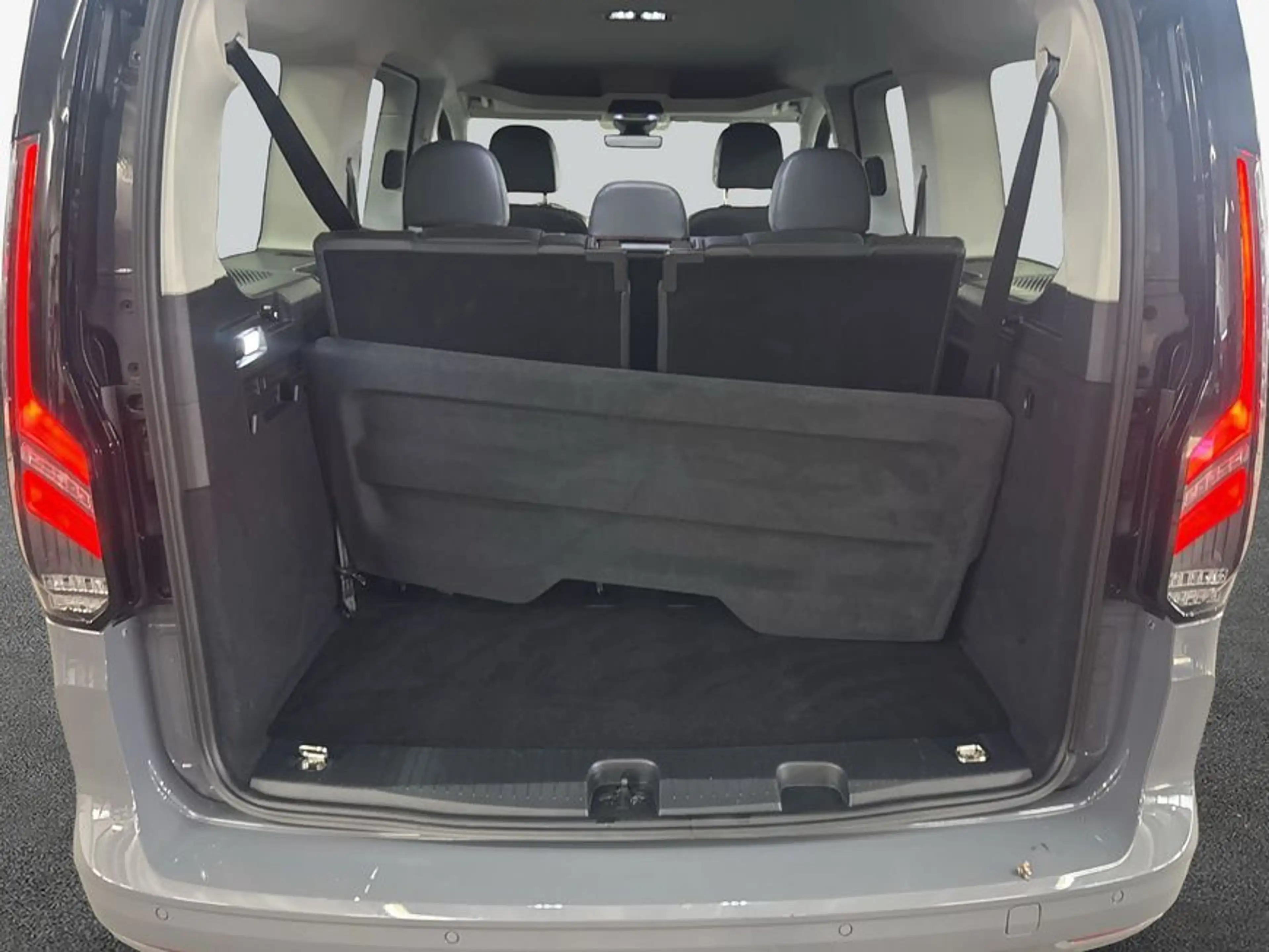 Ford Grand Tourneo Connect 2.0 EcoBlue Aut. SPORT 90 kW — photo 8