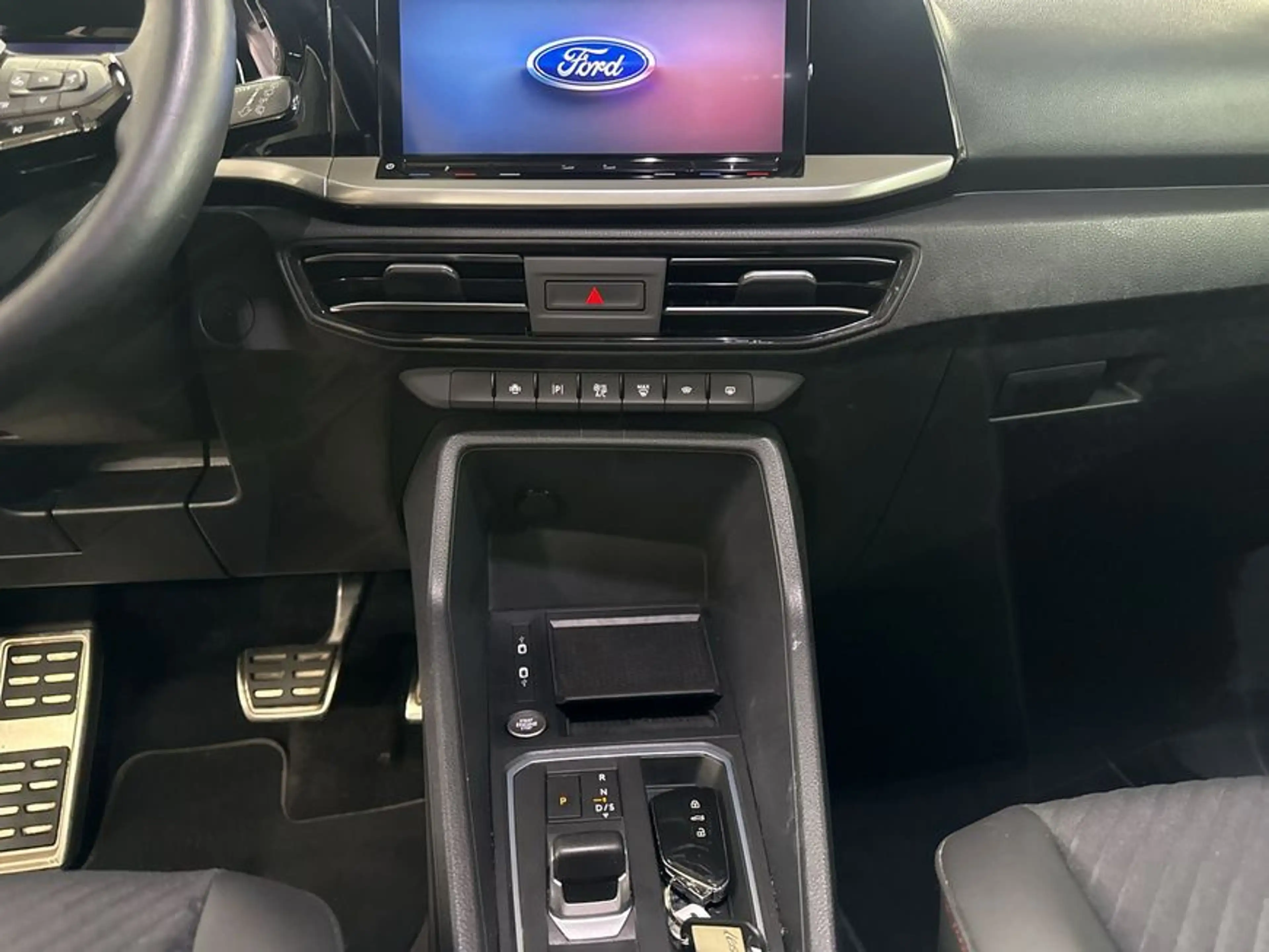 Ford Grand Tourneo Connect 2.0 EcoBlue Aut. SPORT 90 kW — photo 14