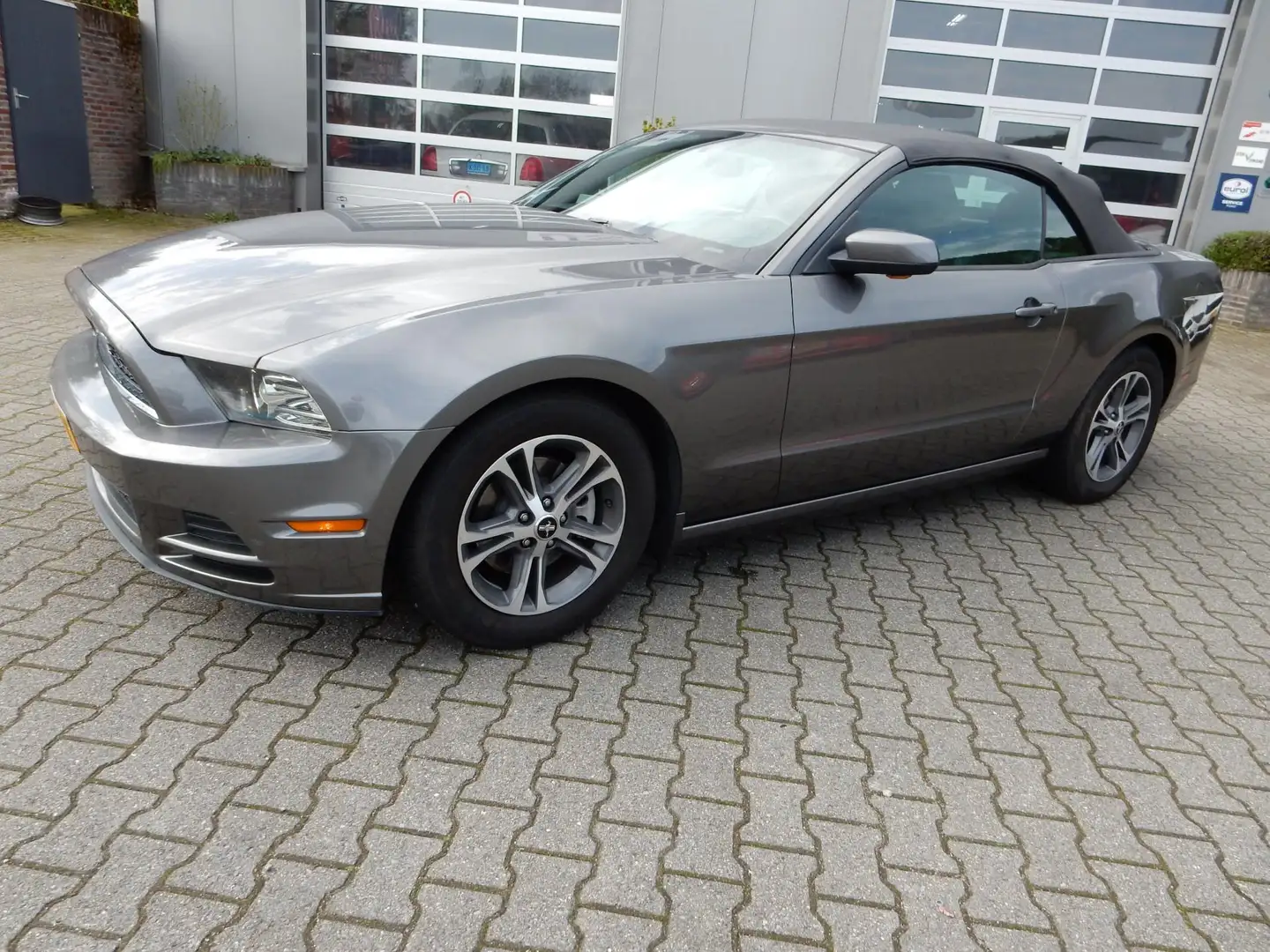 Ford Mustang USA 3.7 V6 Gris - 2