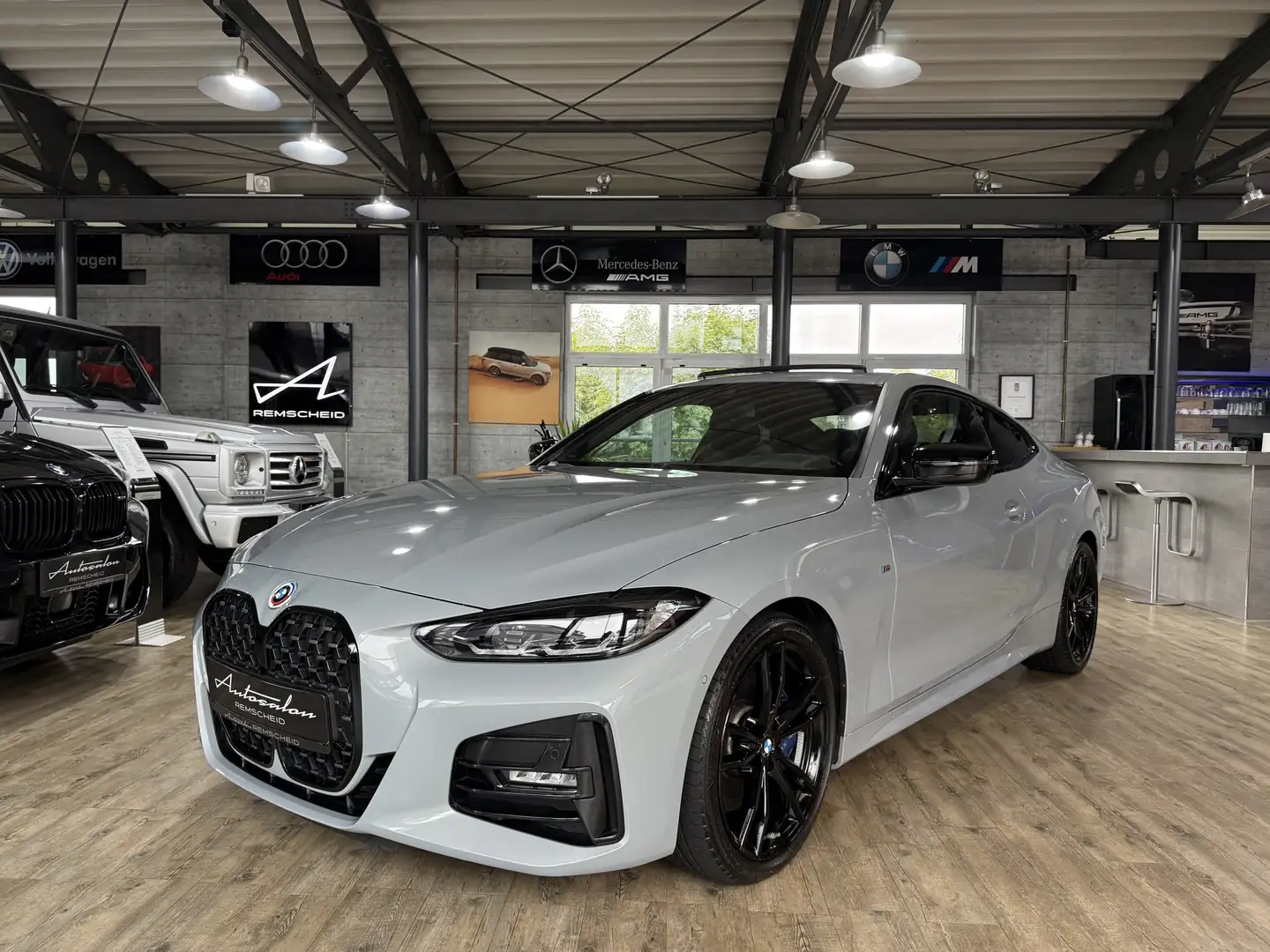 BMW 420 i Coupé M Sport*KAMERA*LED*NAVI*APPLECARPLAY Grau - 1