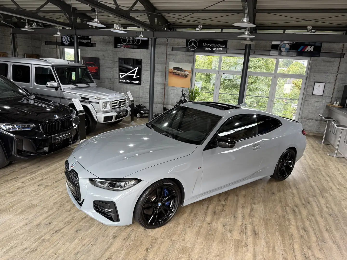 BMW 420 i Coupé M Sport*KAMERA*LED*NAVI*APPLECARPLAY Grau - 2