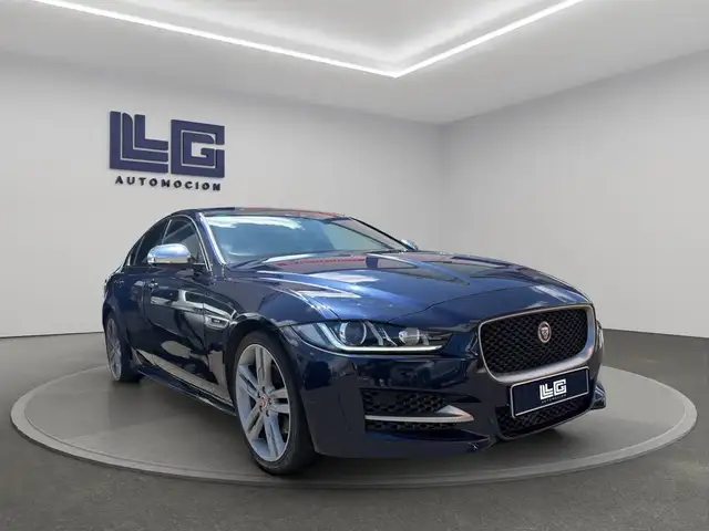 Jaguar Xe view 4