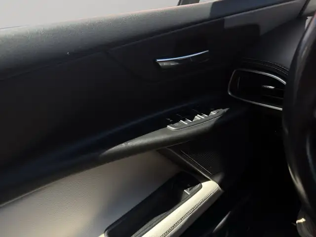 Jaguar Xe view 12