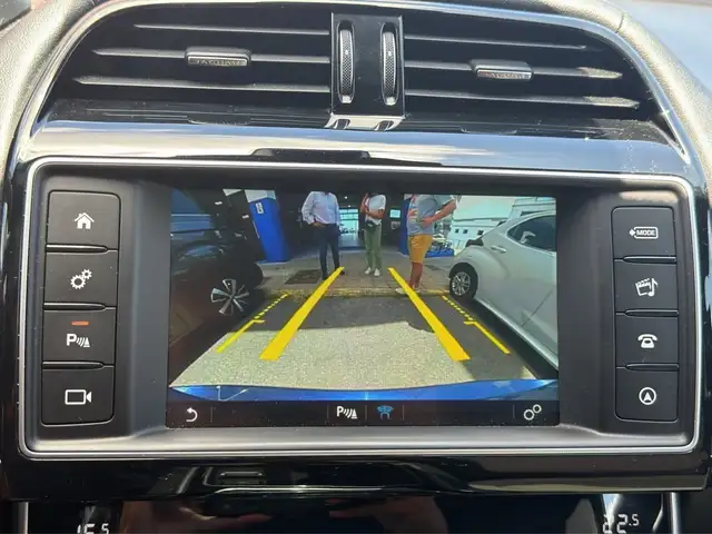 Jaguar Xe view 13