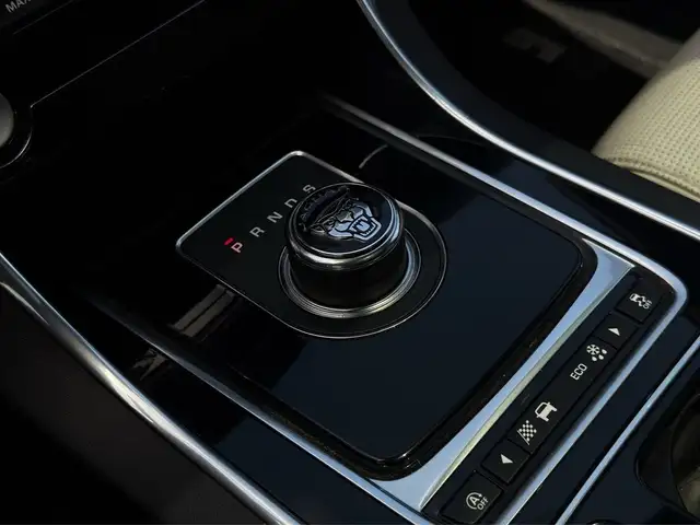 Jaguar Xe view 14