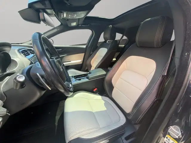 Jaguar Xe view 10