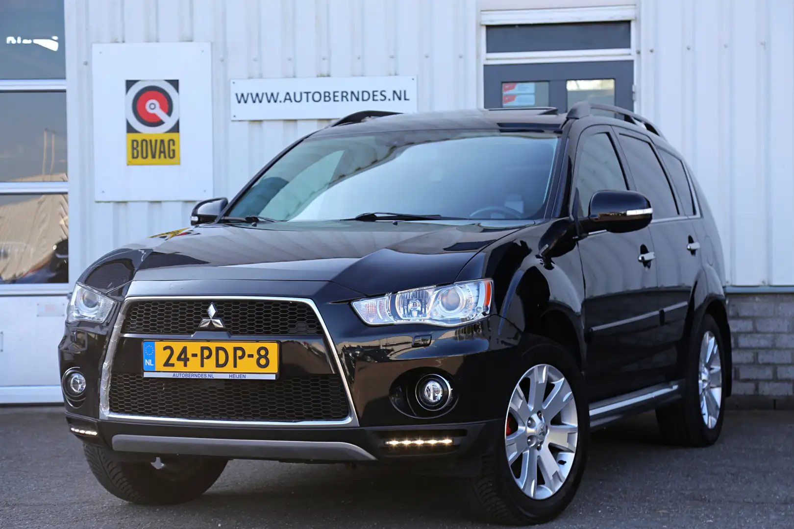 Mitsubishi Outlander 2.4 170PK 4WD Instyle Automaat 7P.*Perfect Dealer Zwart - 1